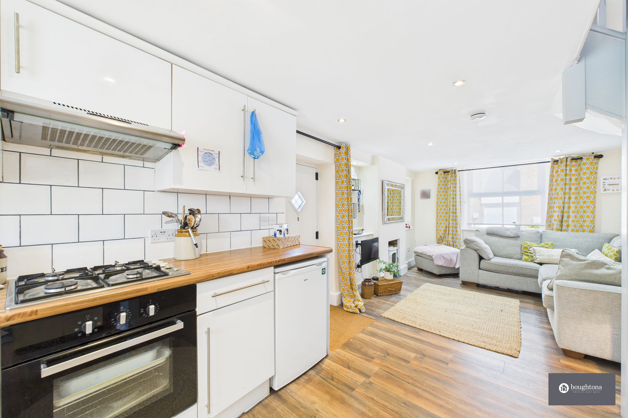 2 bed semi-detached house for sale in Manor Road, Brackley 3