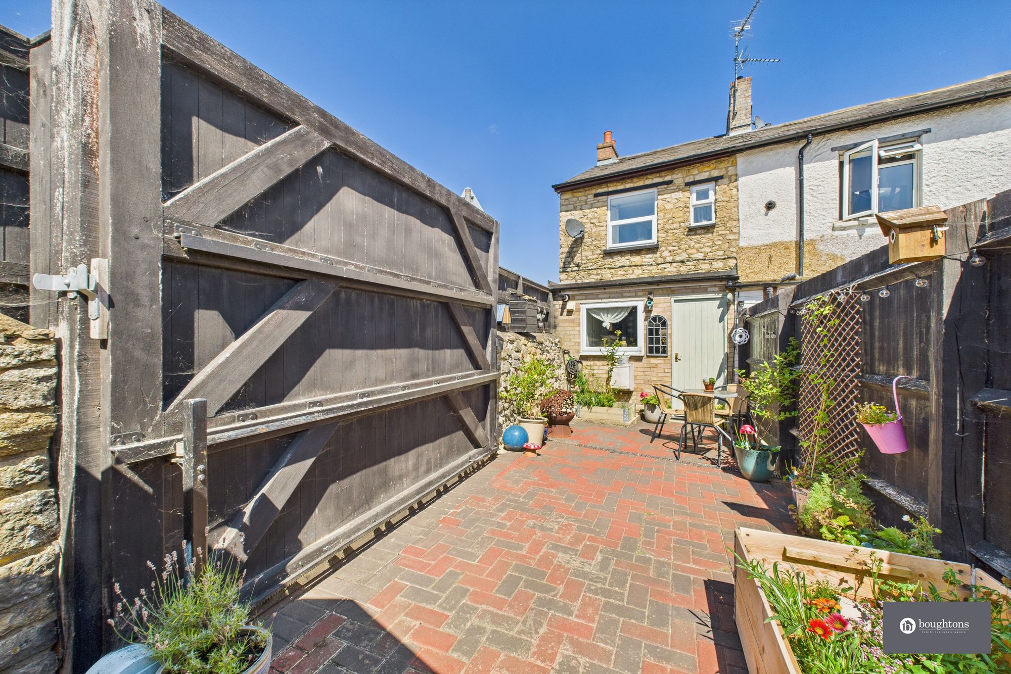 2 bed semi-detached house for sale in Manor Road, Brackley, NN13  - Property Image 26