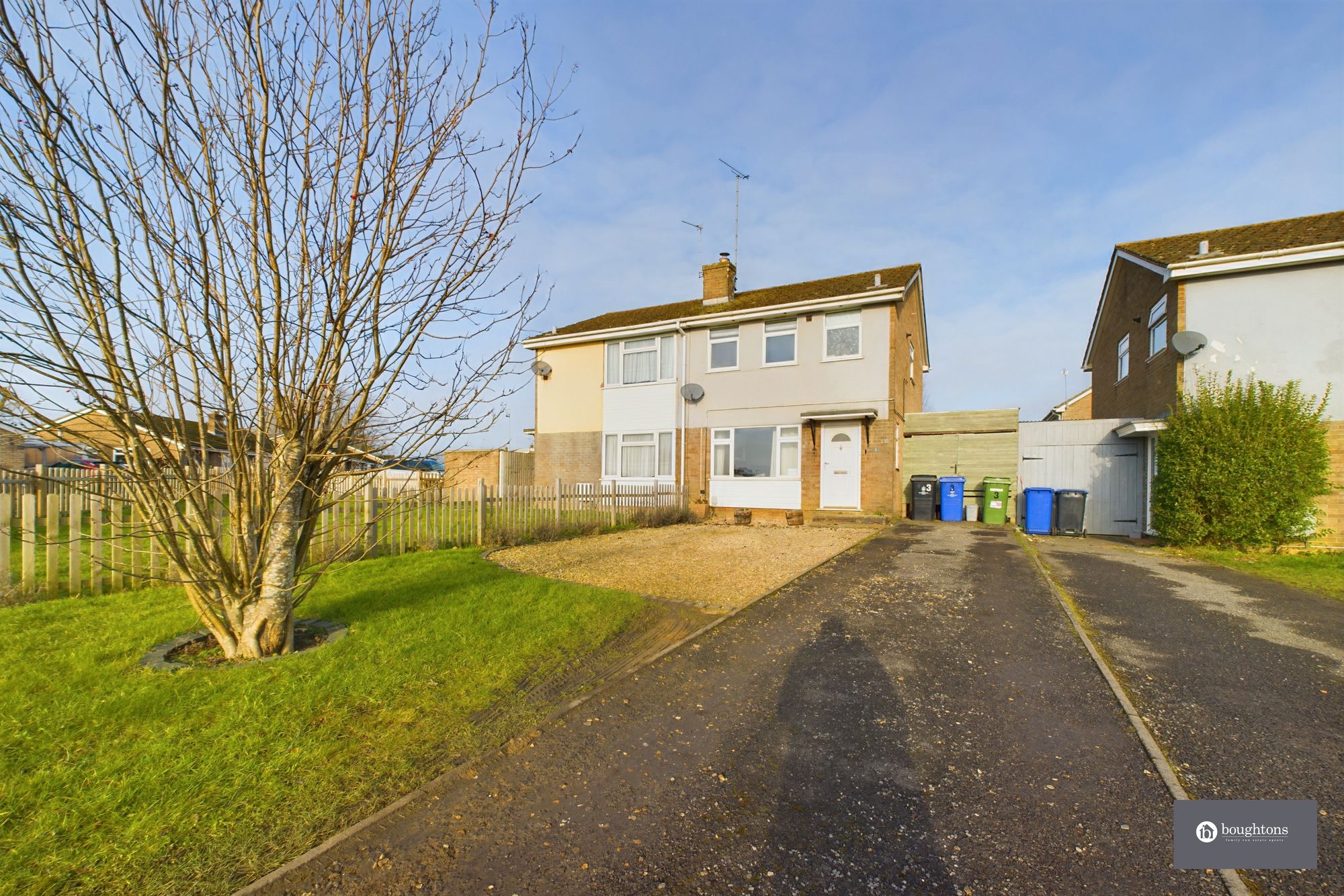 3 bed semi-detached house for sale in Ellesmere Road, Brackley  - Property Image 1