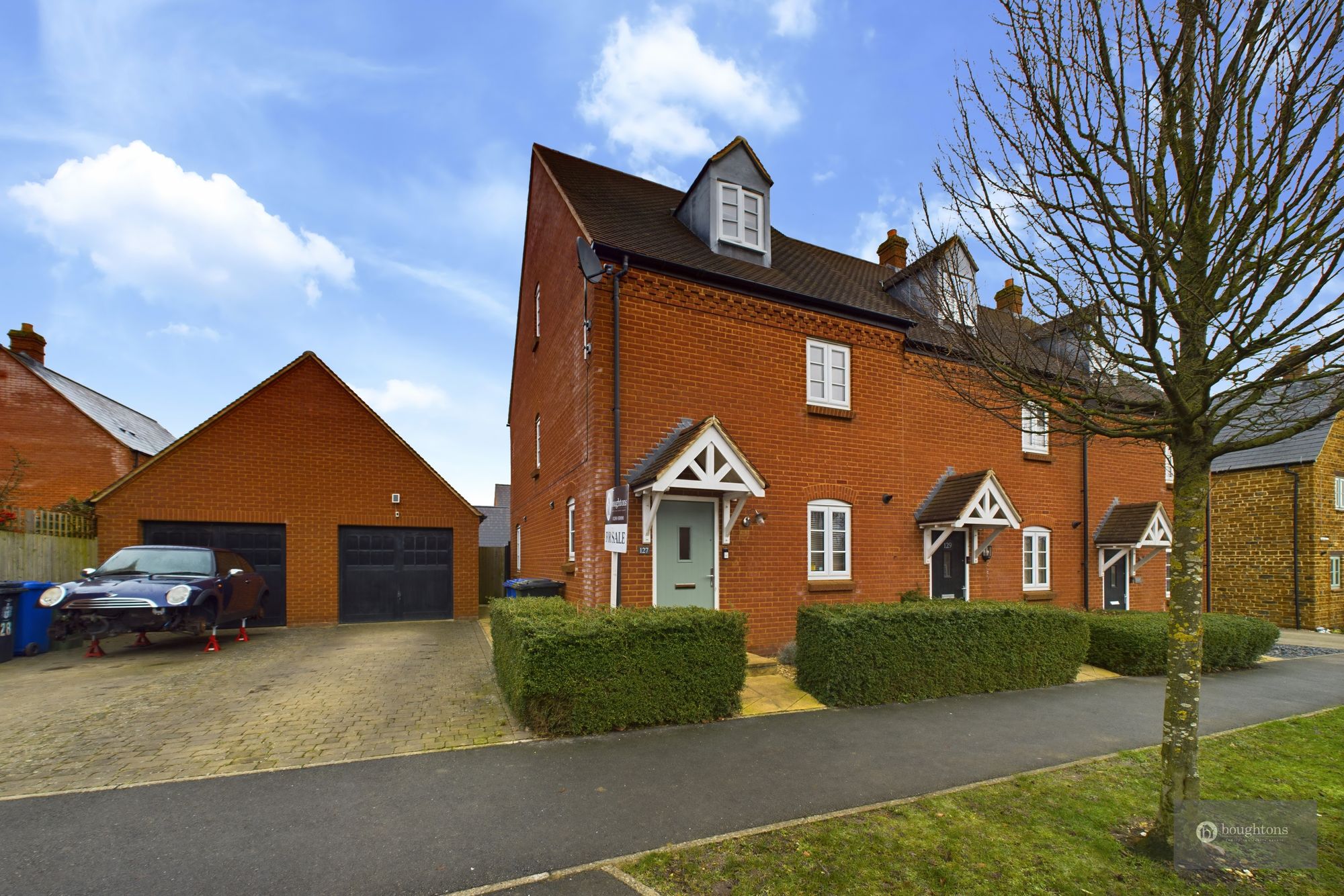 3 bed end of terrace house for sale in Poppyfields Way, Brackley  - Property Image 1