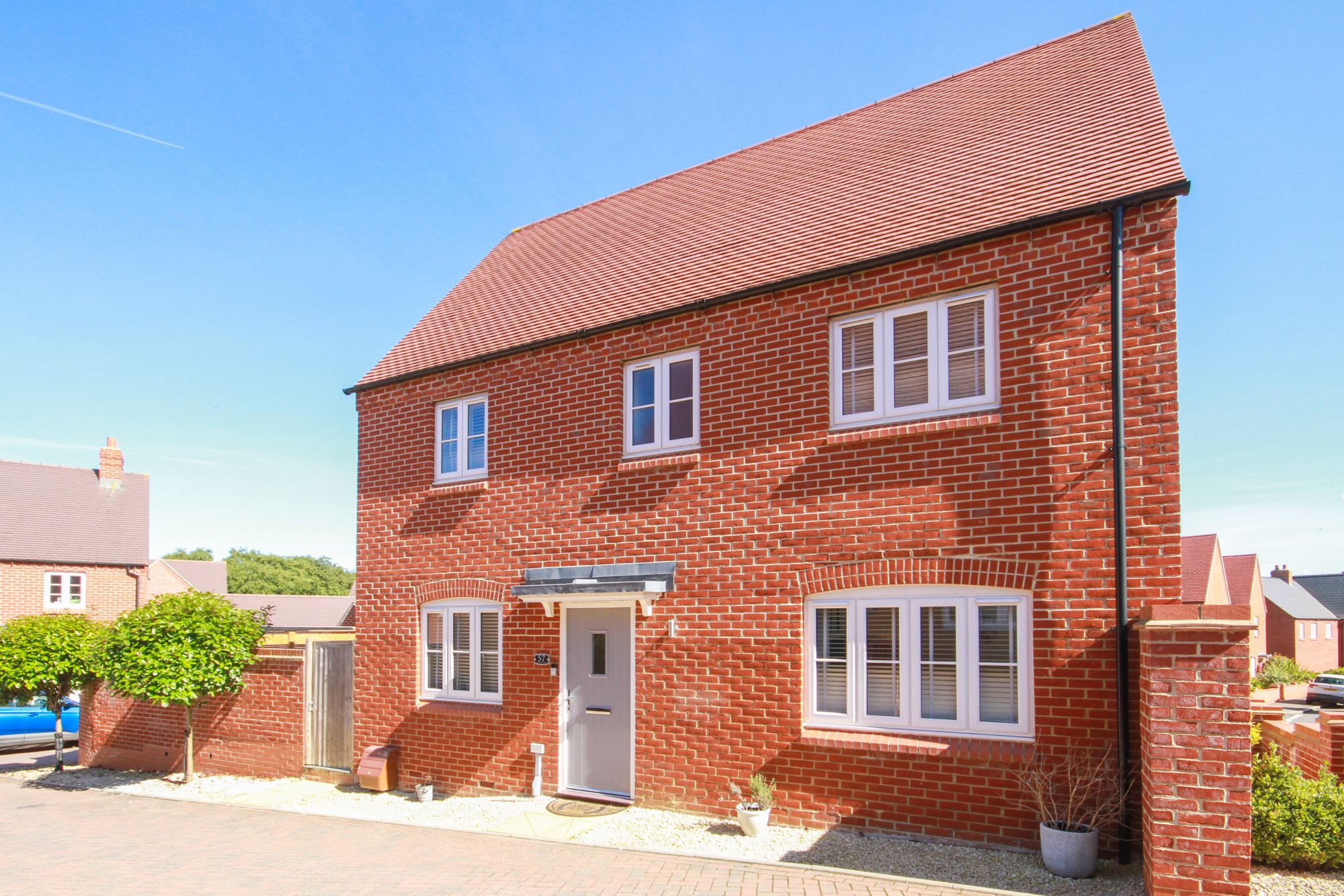 3 bed semi-detached house for sale in Foxhills Way, Brackley  - Property Image 1