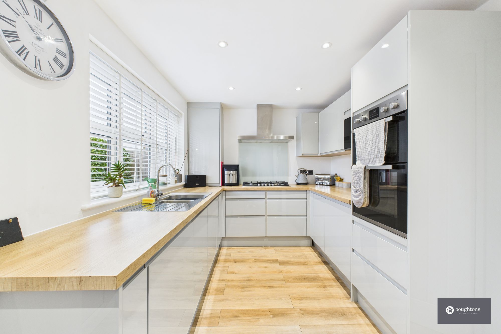 4 bed detached house for sale in Stuart Road, Brackley  - Property Image 2