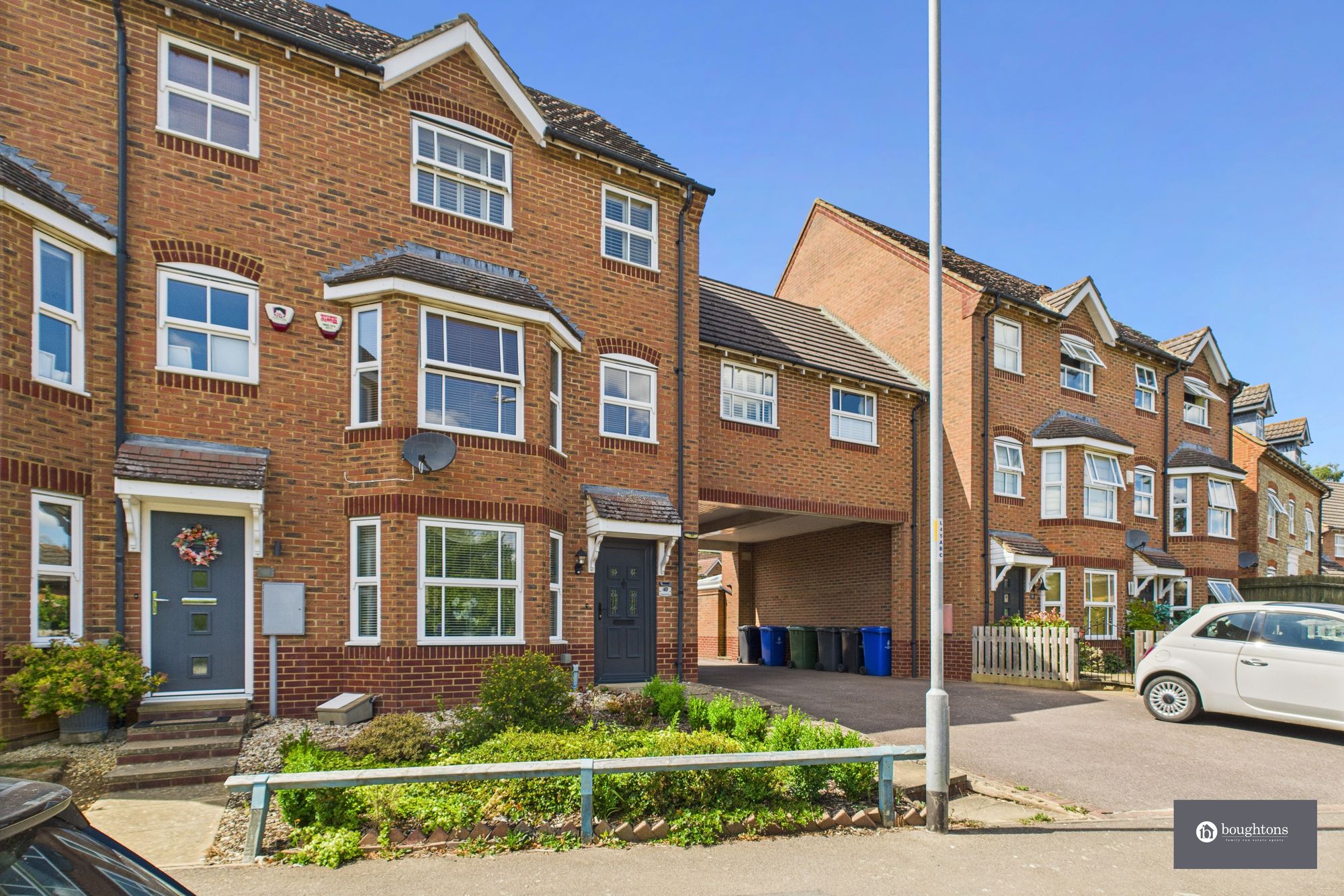 4 bed terraced house for sale in Humphries Drive, Brackley  - Property Image 1