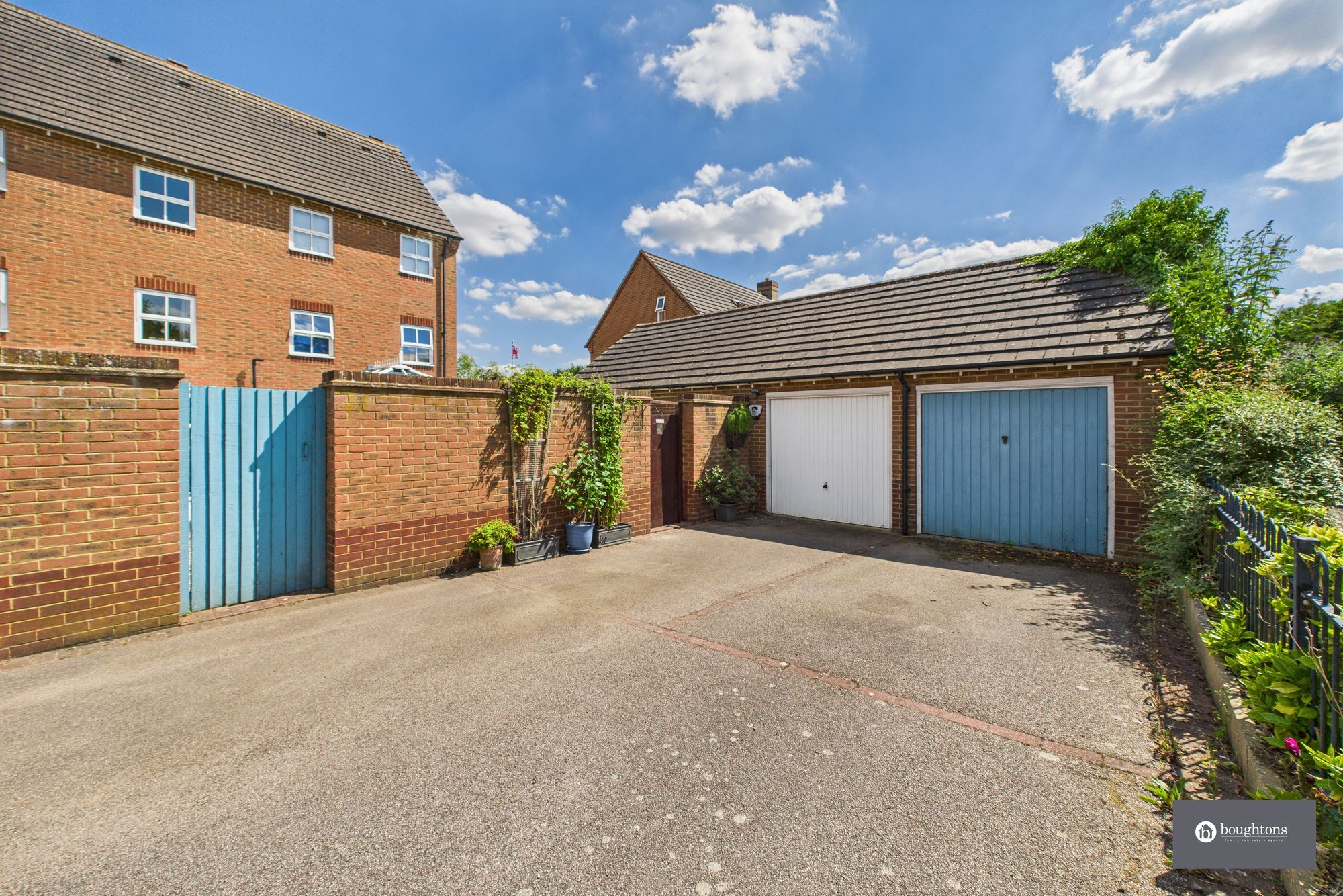 4 bed town house for sale in Humphries Drive, Brackley 1