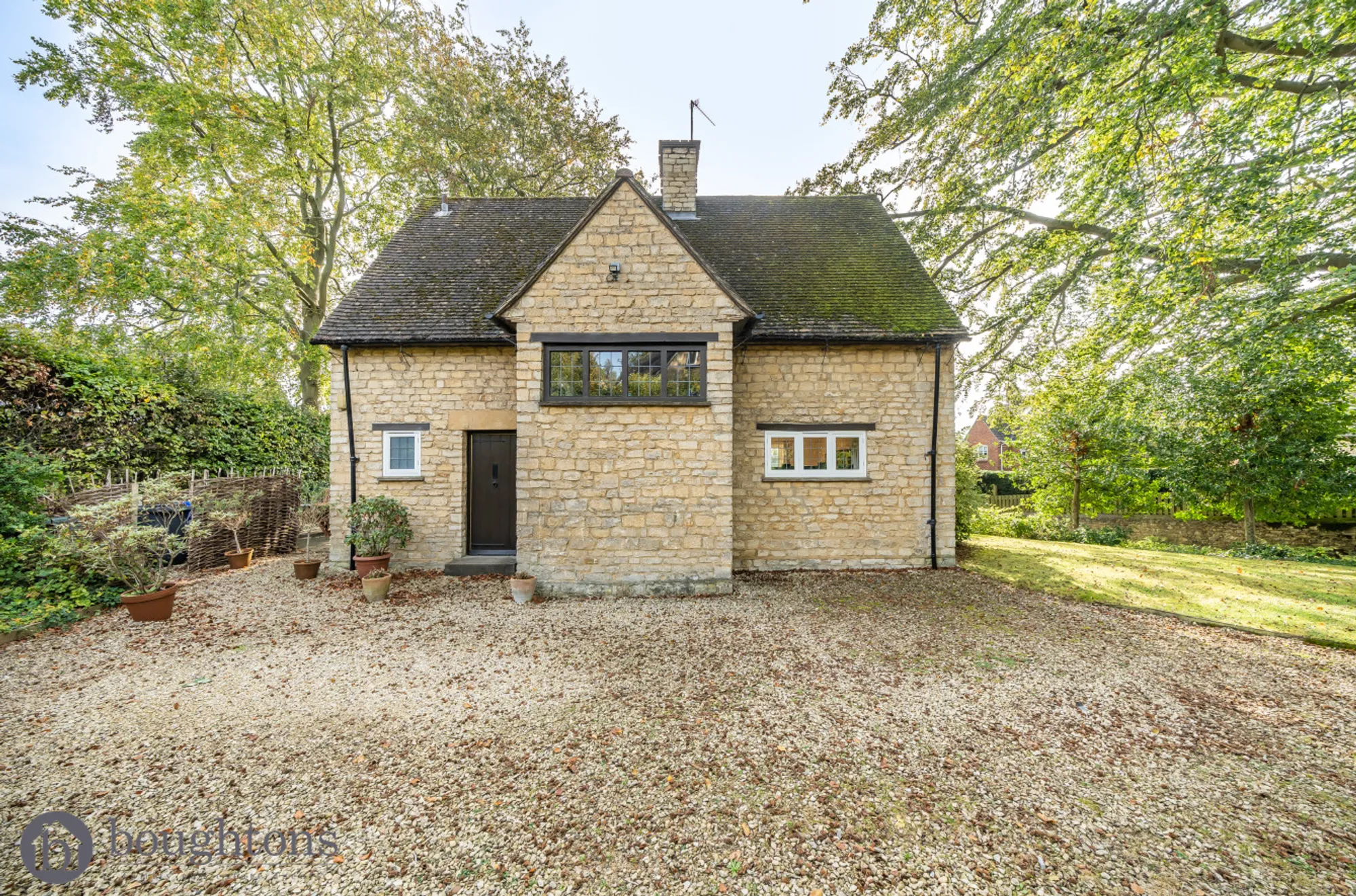 3 bed detached house for sale in Pebble Lane, Brackley  - Property Image 3