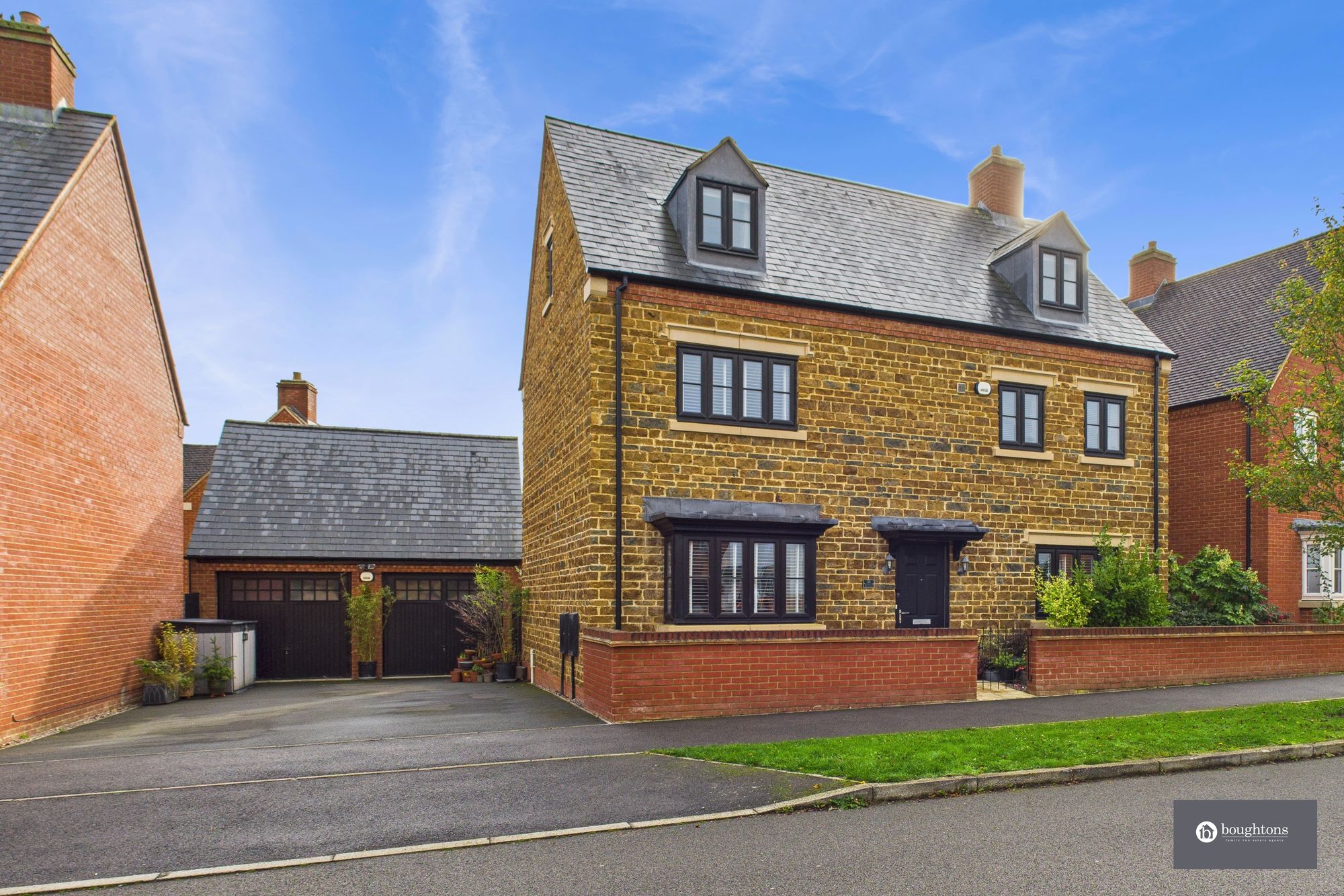 5 bed detached house for sale in Juno Crescent, Brackley  - Property Image 1