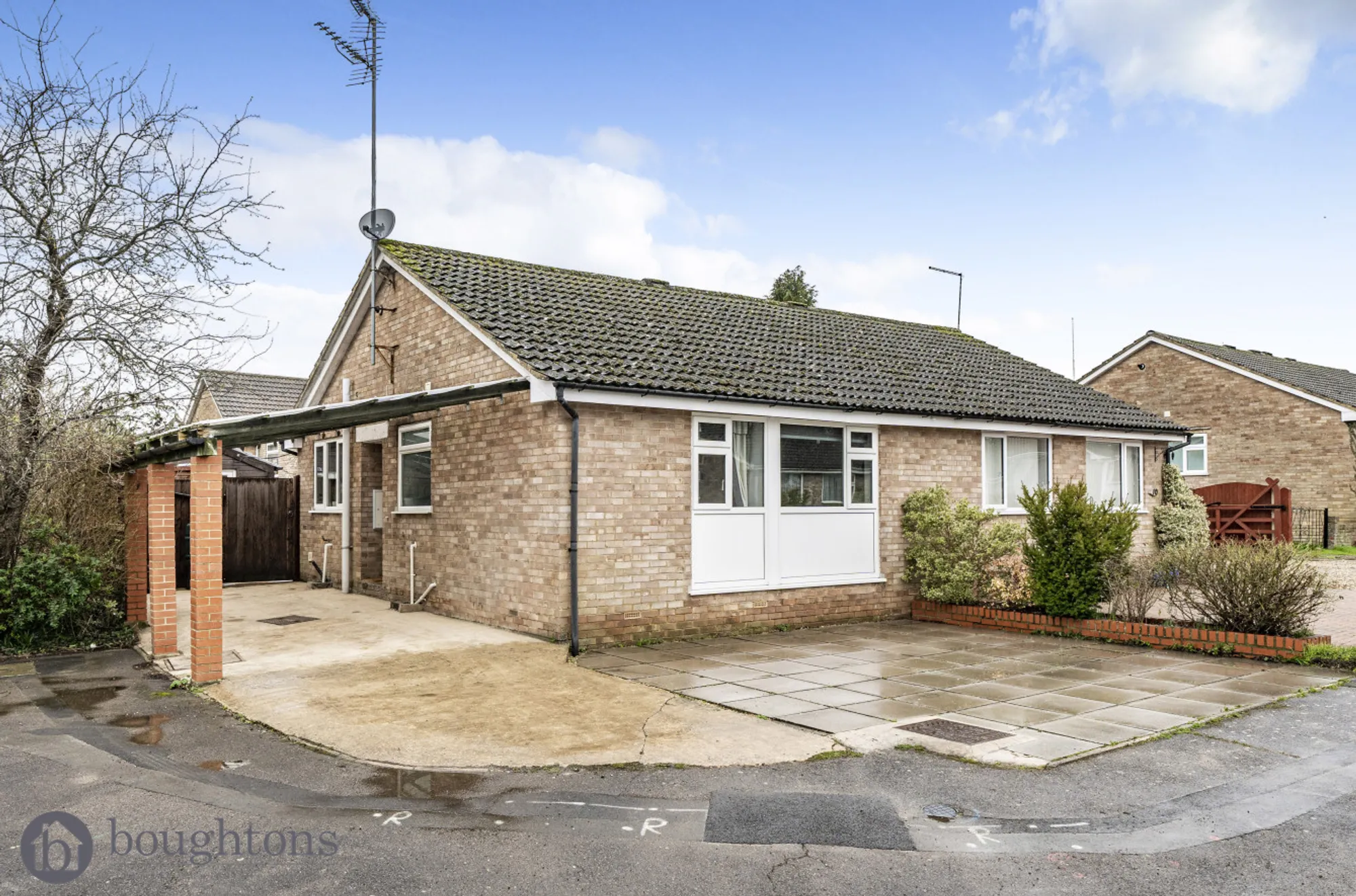 2 bed semi-detached bungalow for sale in Blenheim Croft, Brackley  - Property Image 3