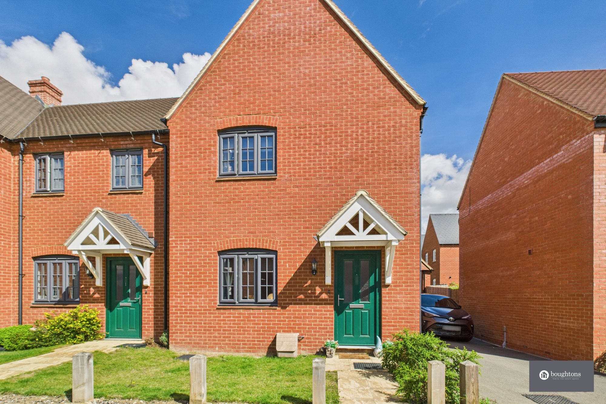 3 bed end of terrace house for sale in Field View, Brackley, NN13 22
