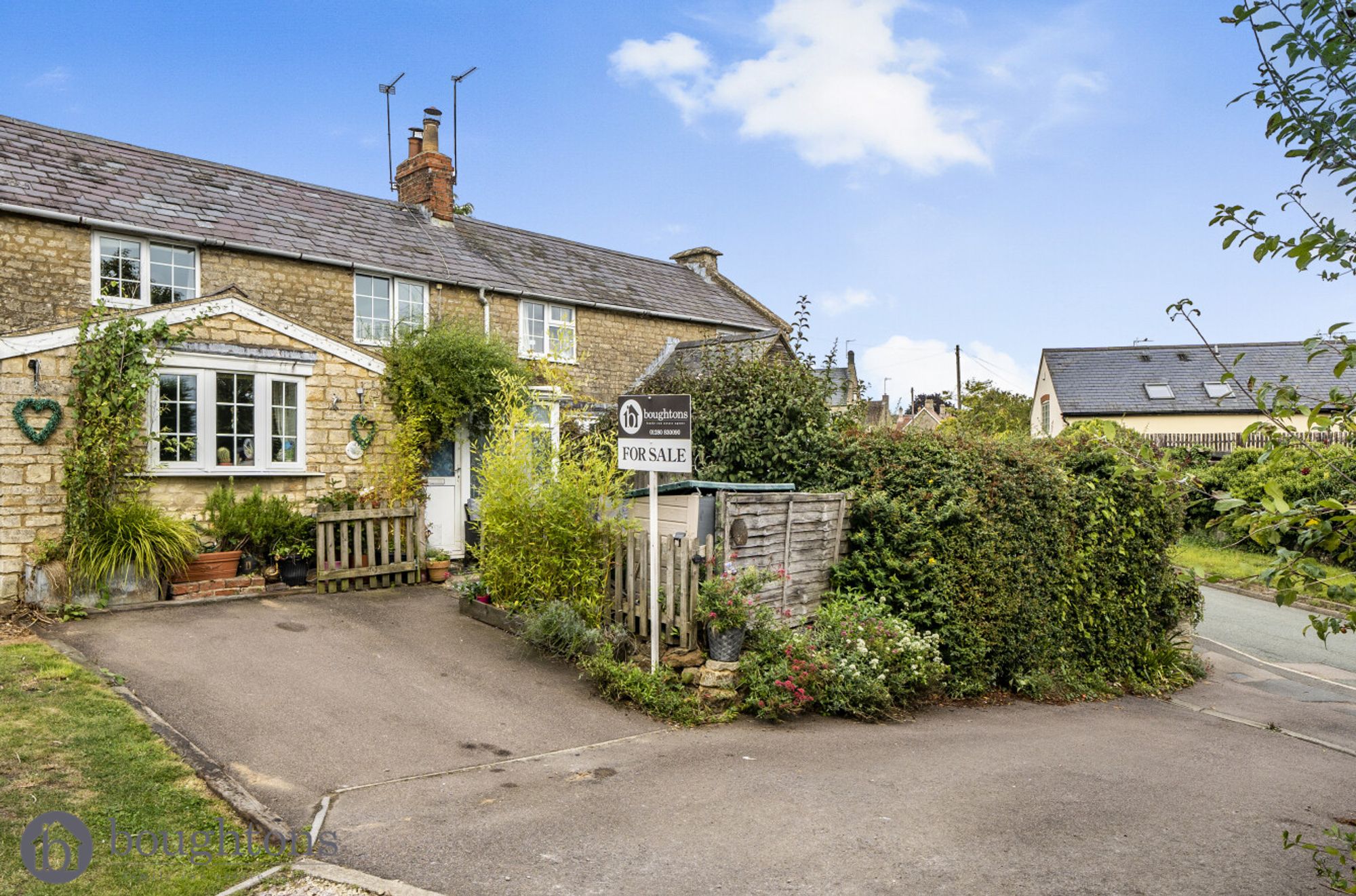 2 bed terraced cottage for sale in Wappenham Road, Brackley  - Property Image 1