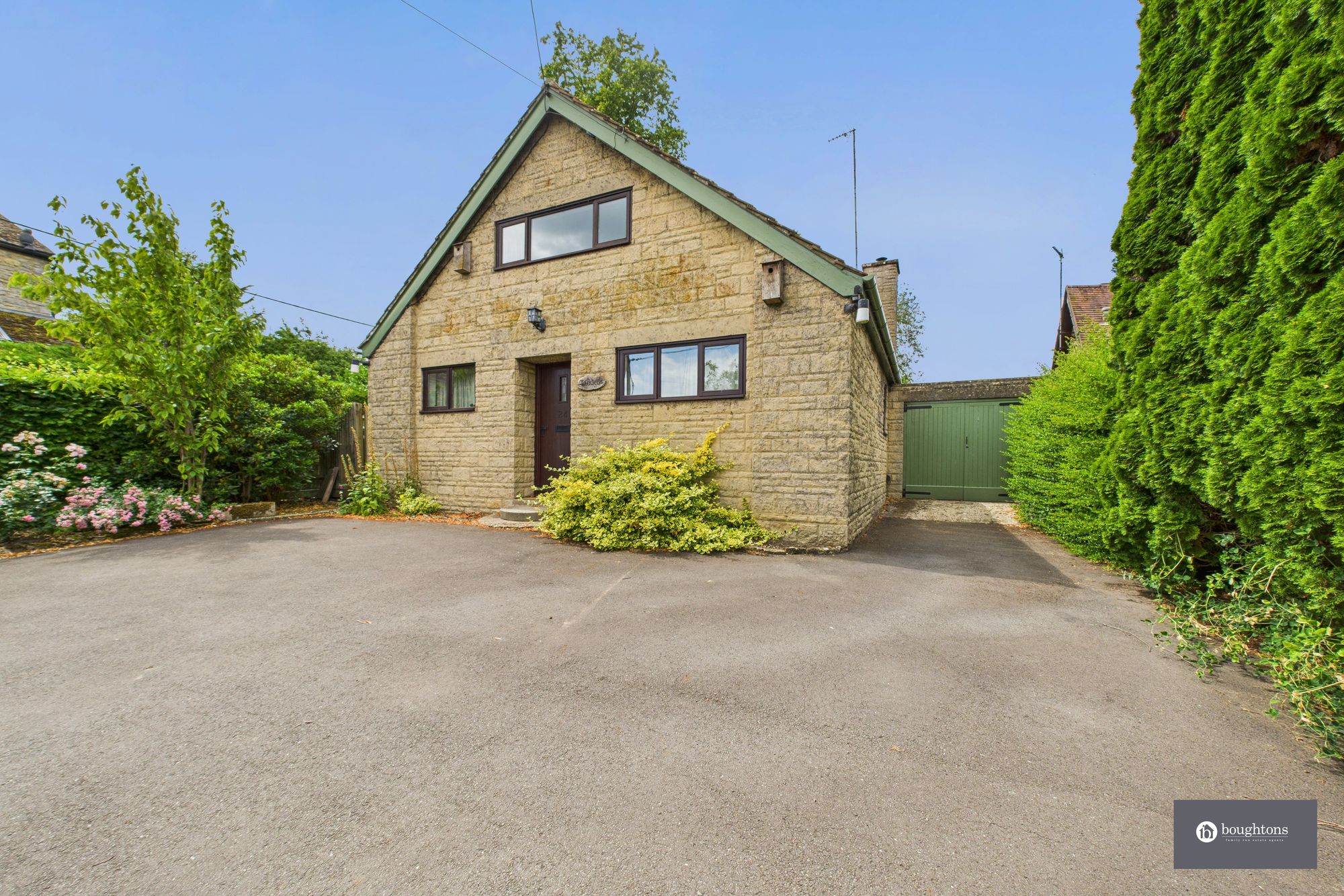 2 bed detached bungalow for sale in Church Street, Brackley  - Property Image 1