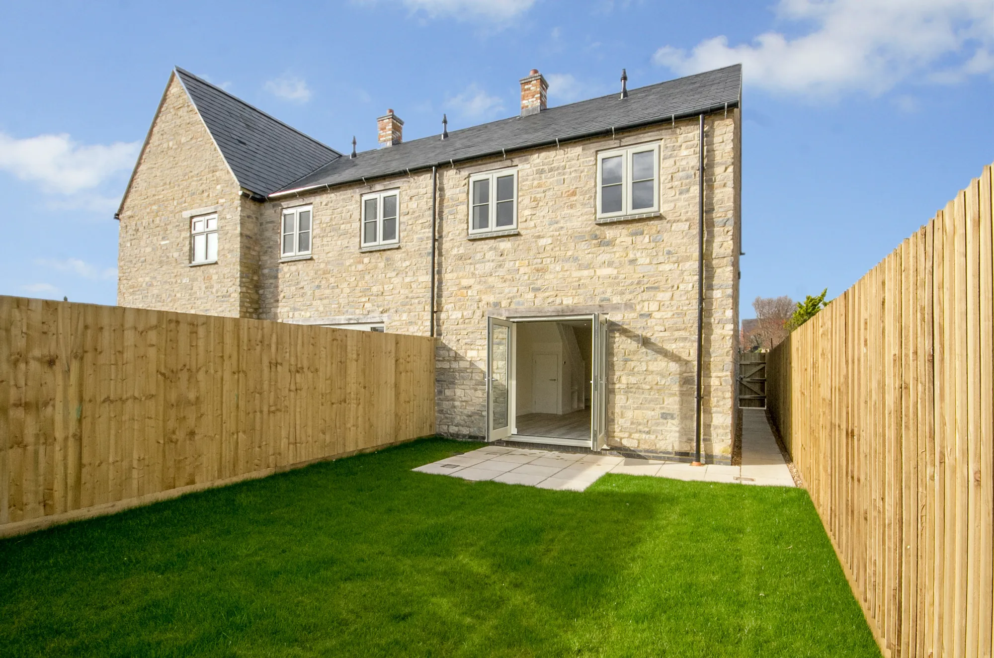 3 bed end of terrace house for sale in Manor Mews, Brackley  - Property Image 2