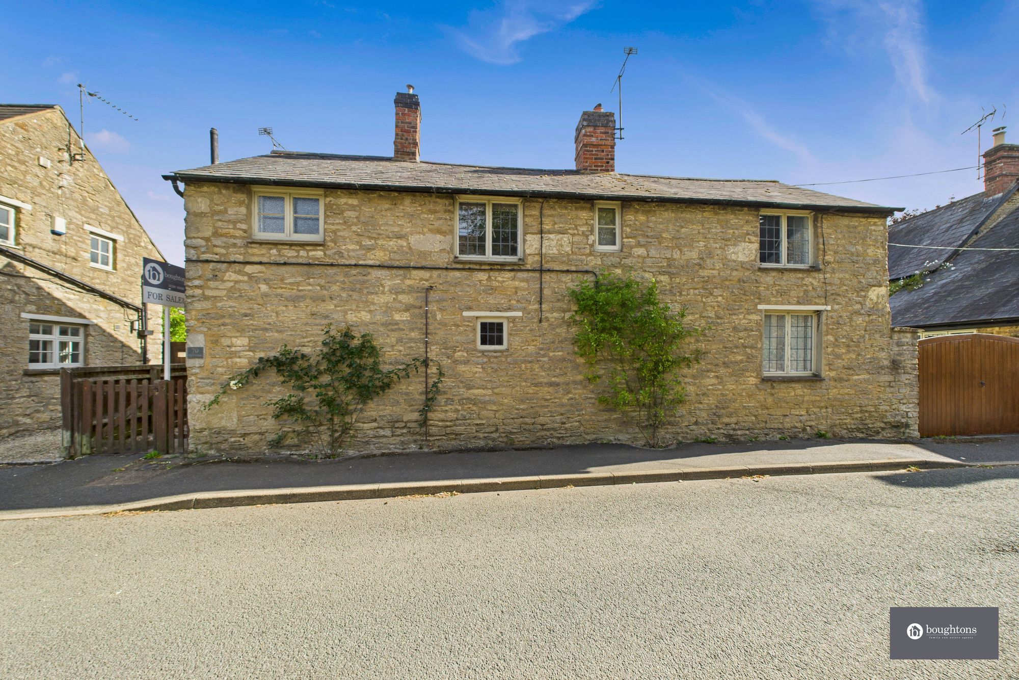 4 bed detached house for sale in Wappenham Road, Brackley, NN13