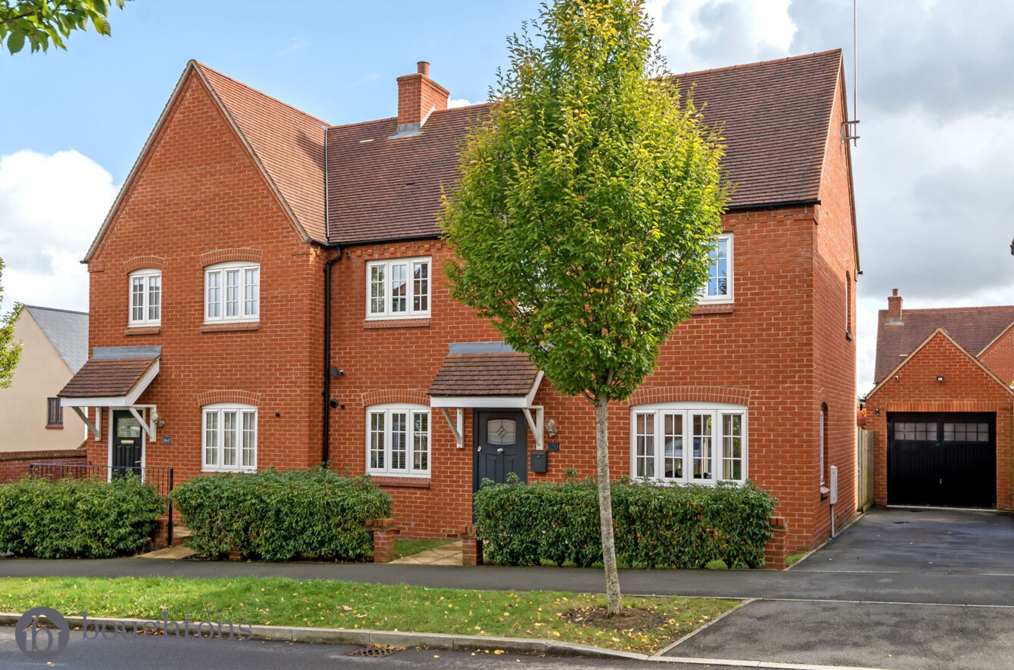 3 bed semi-detached house for sale in Foxhills Way, Brackley  - Property Image 1