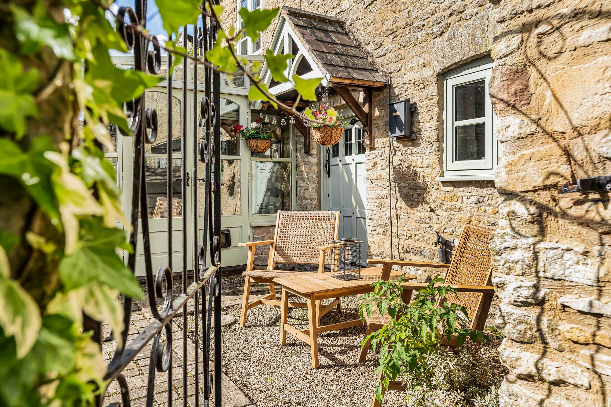 3 bed terraced house for sale in Chapel Row, Bicester 31