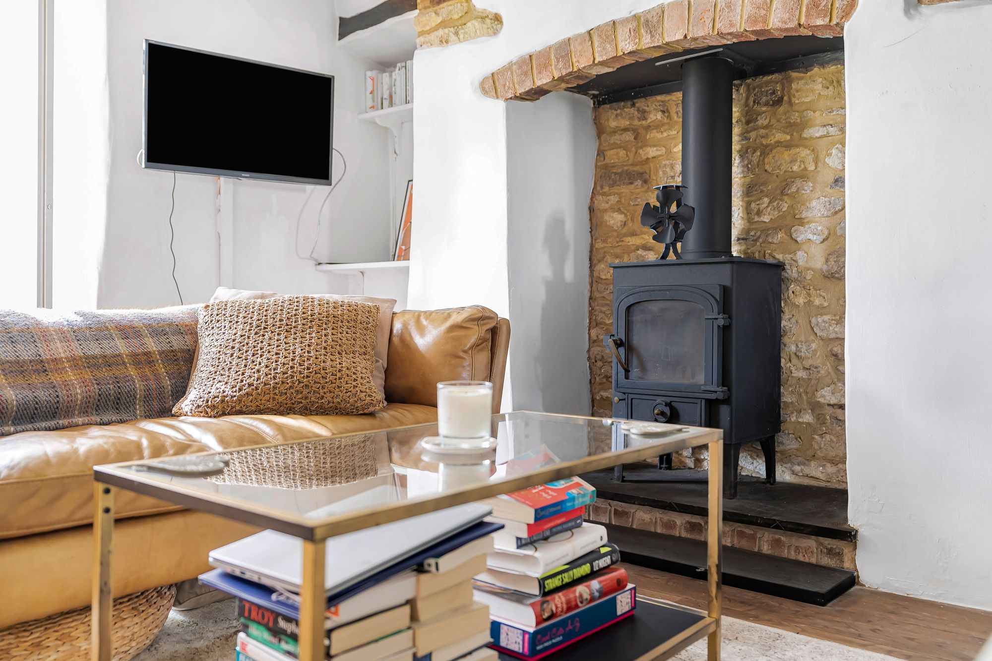 3 bed terraced house for sale in Chapel Row, Bicester 1