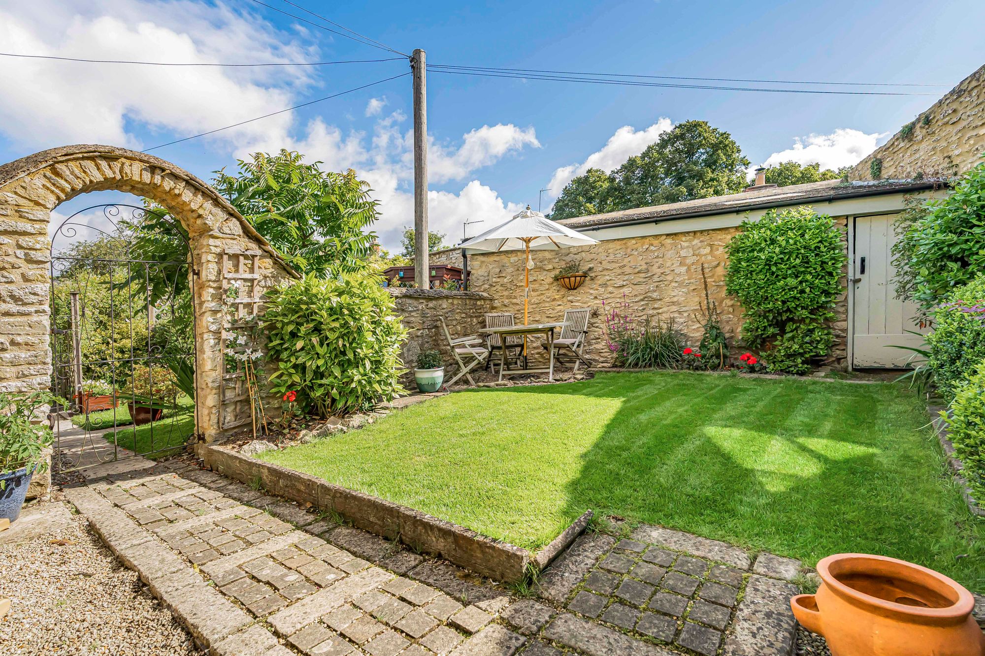 3 bed terraced house for sale in Chapel Row, Bicester  - Property Image 4