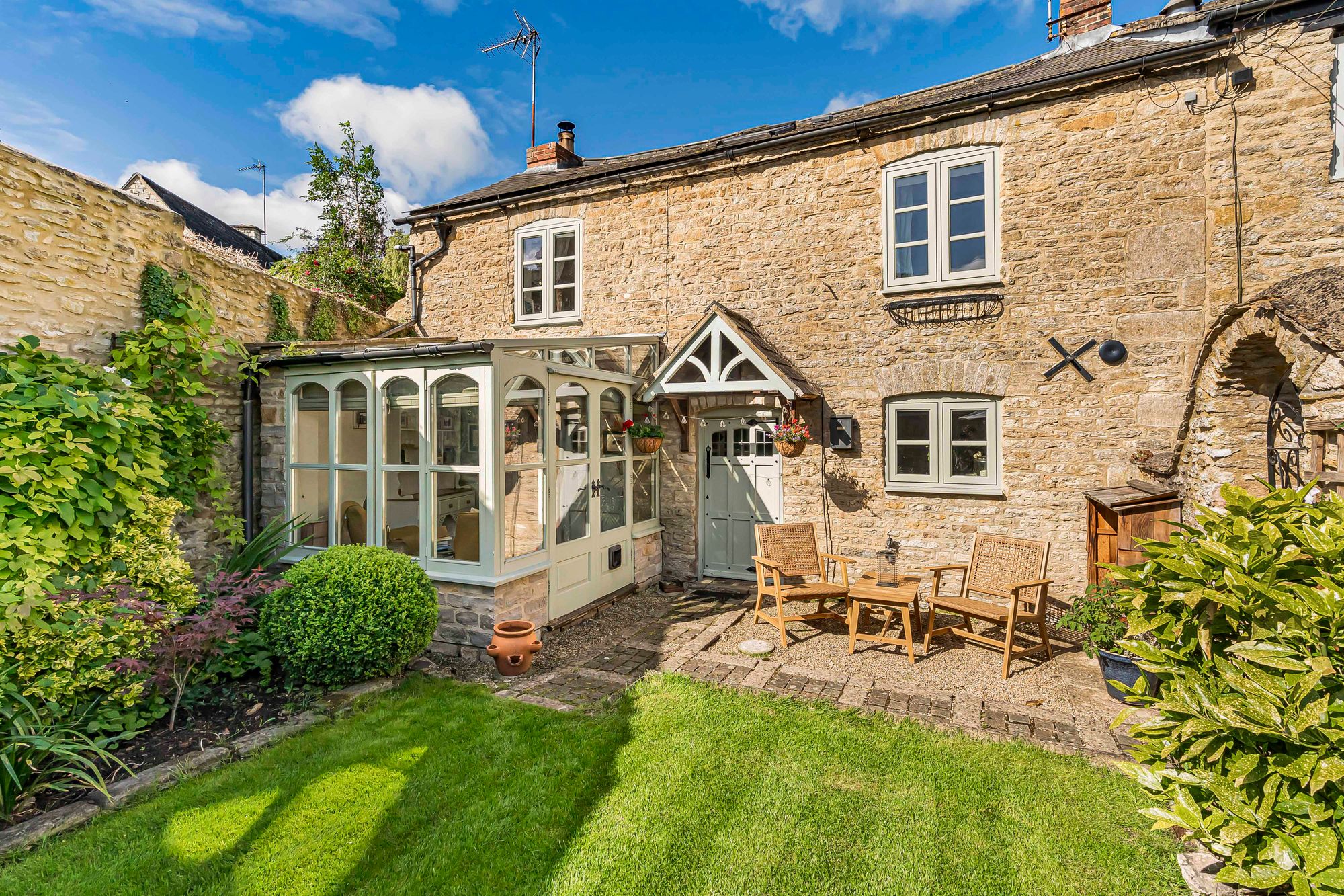 3 bed terraced house for sale in Chapel Row, Bicester 38