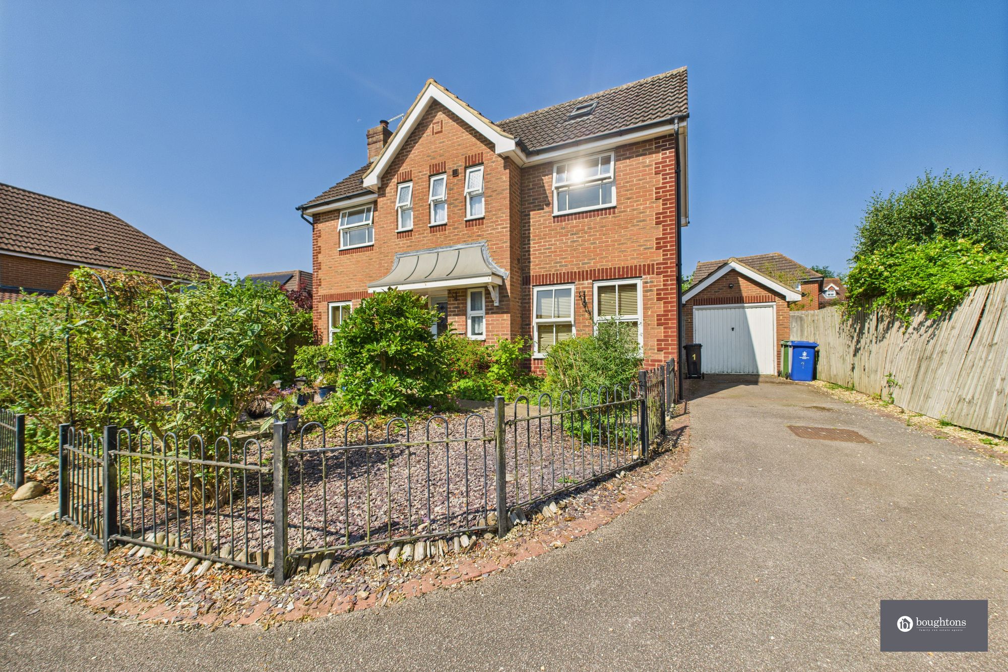 4 bed detached house for sale in Wren Close, Brackley 1