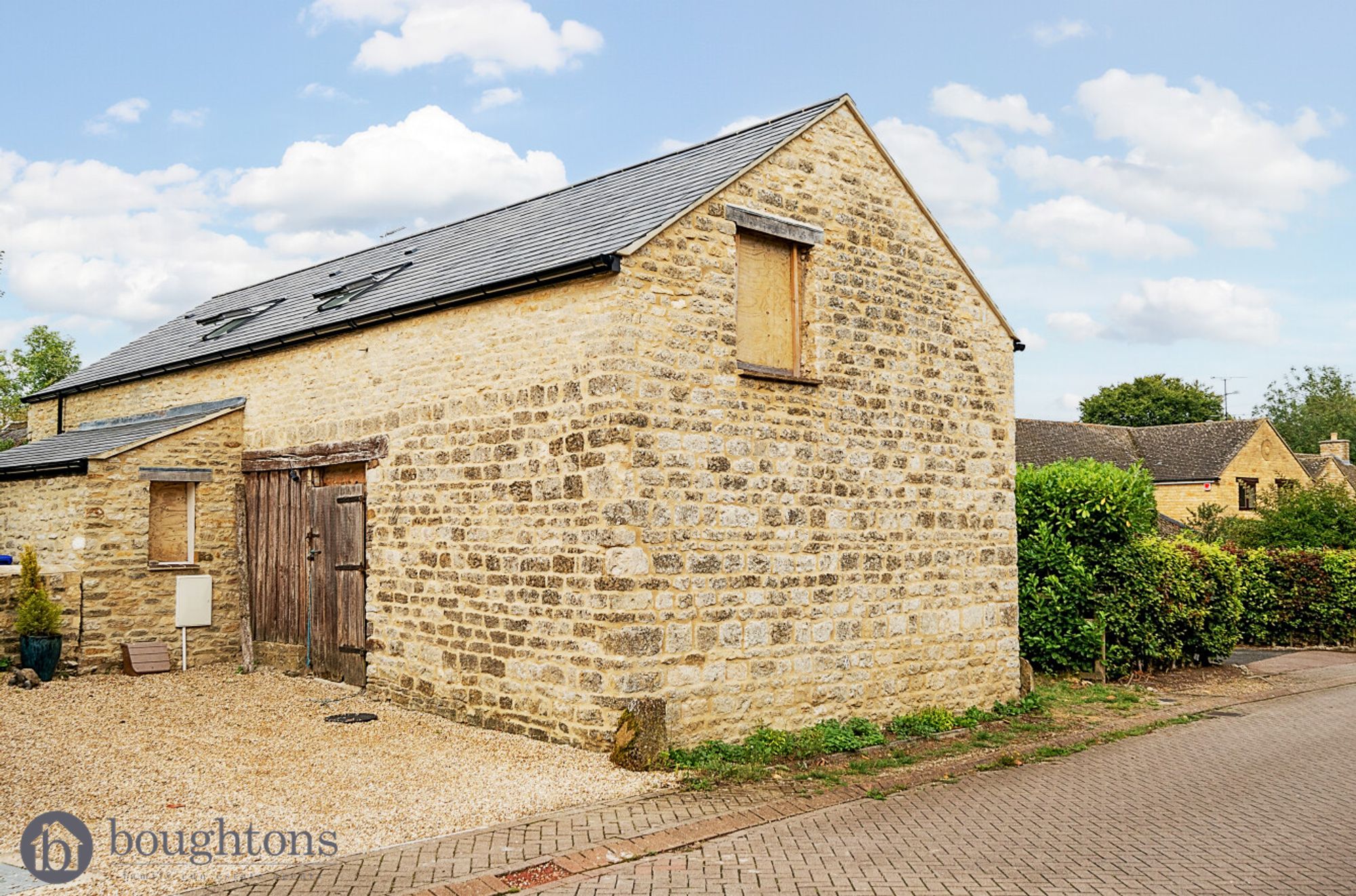 3 bed barn for sale in Church Lane, Brackley  - Property Image 1