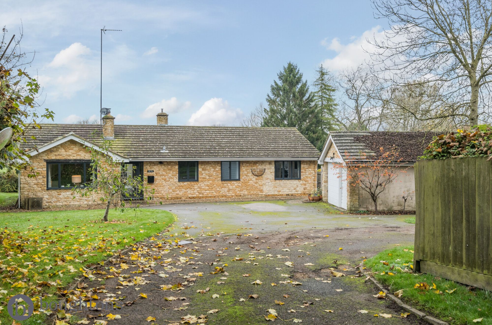 4 bed detached bungalow for sale in Manor Road, Banbury  - Property Image 6