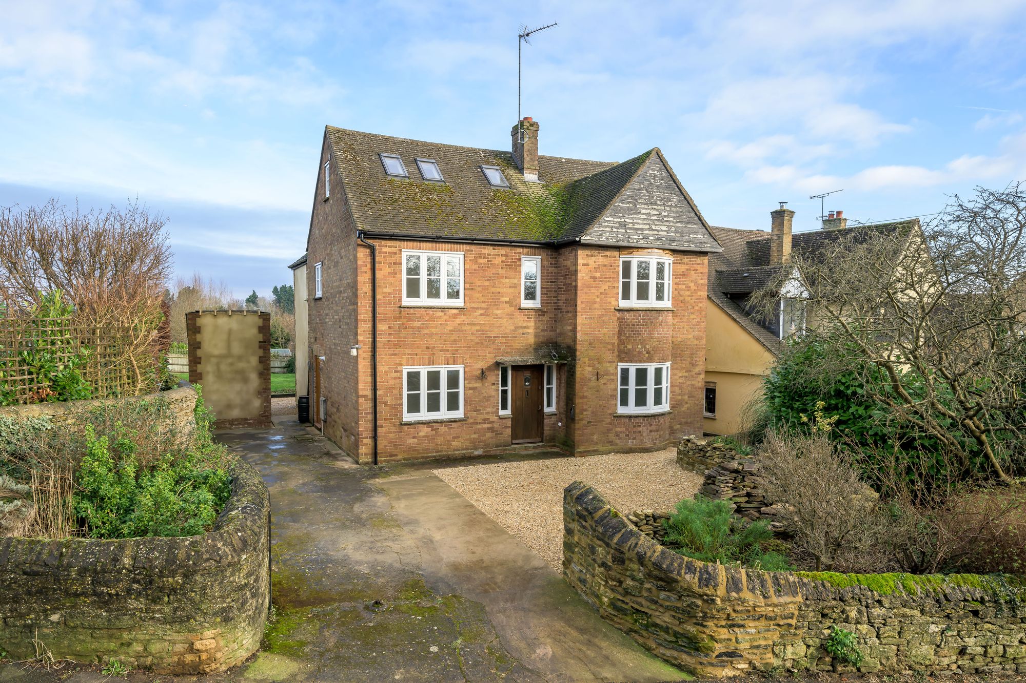 5 bed detached house for sale in Church Road, Brackley  - Property Image 1