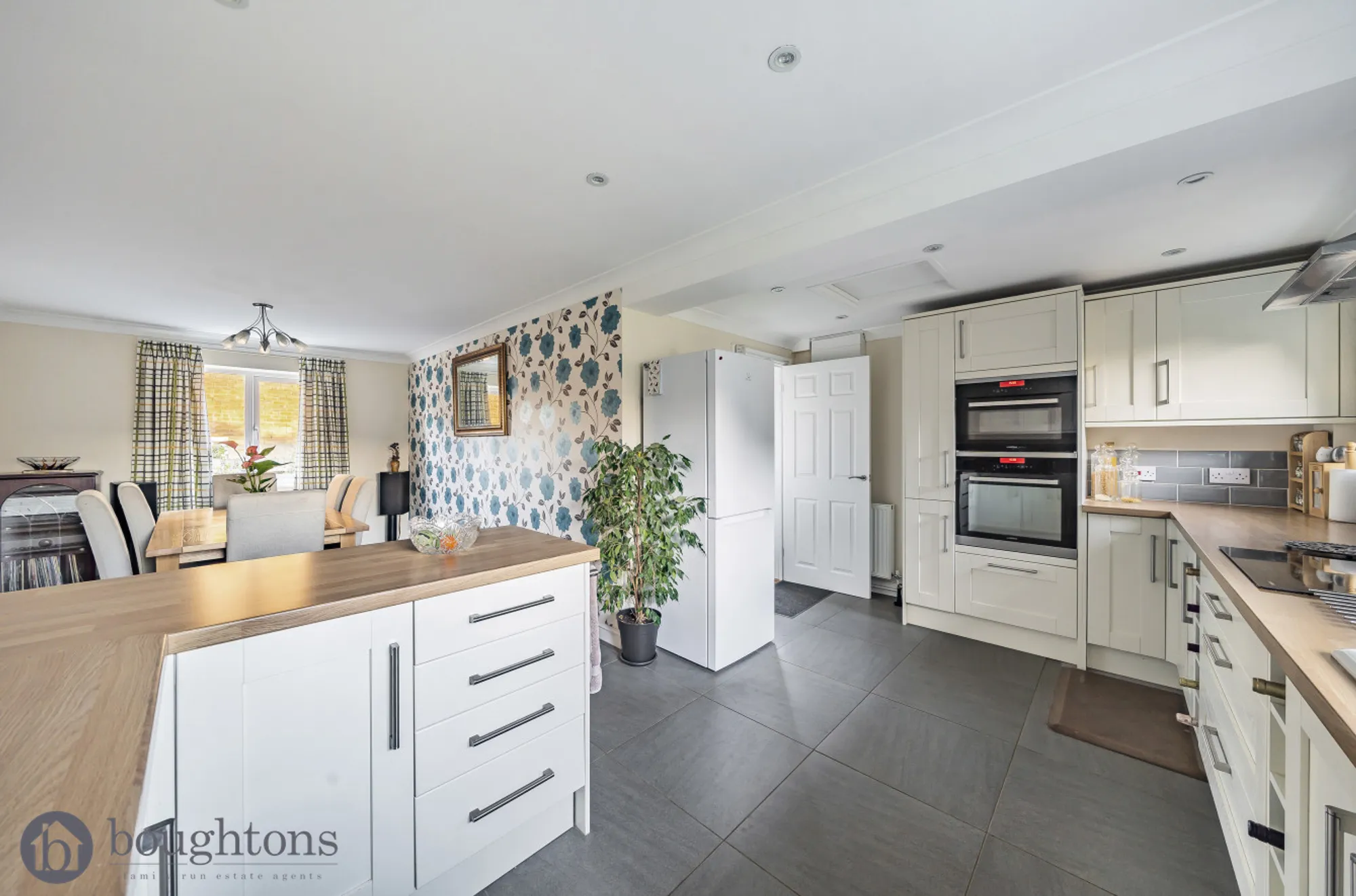 4 bed detached house for sale in Chinalls Close, Buckingham  - Property Image 2