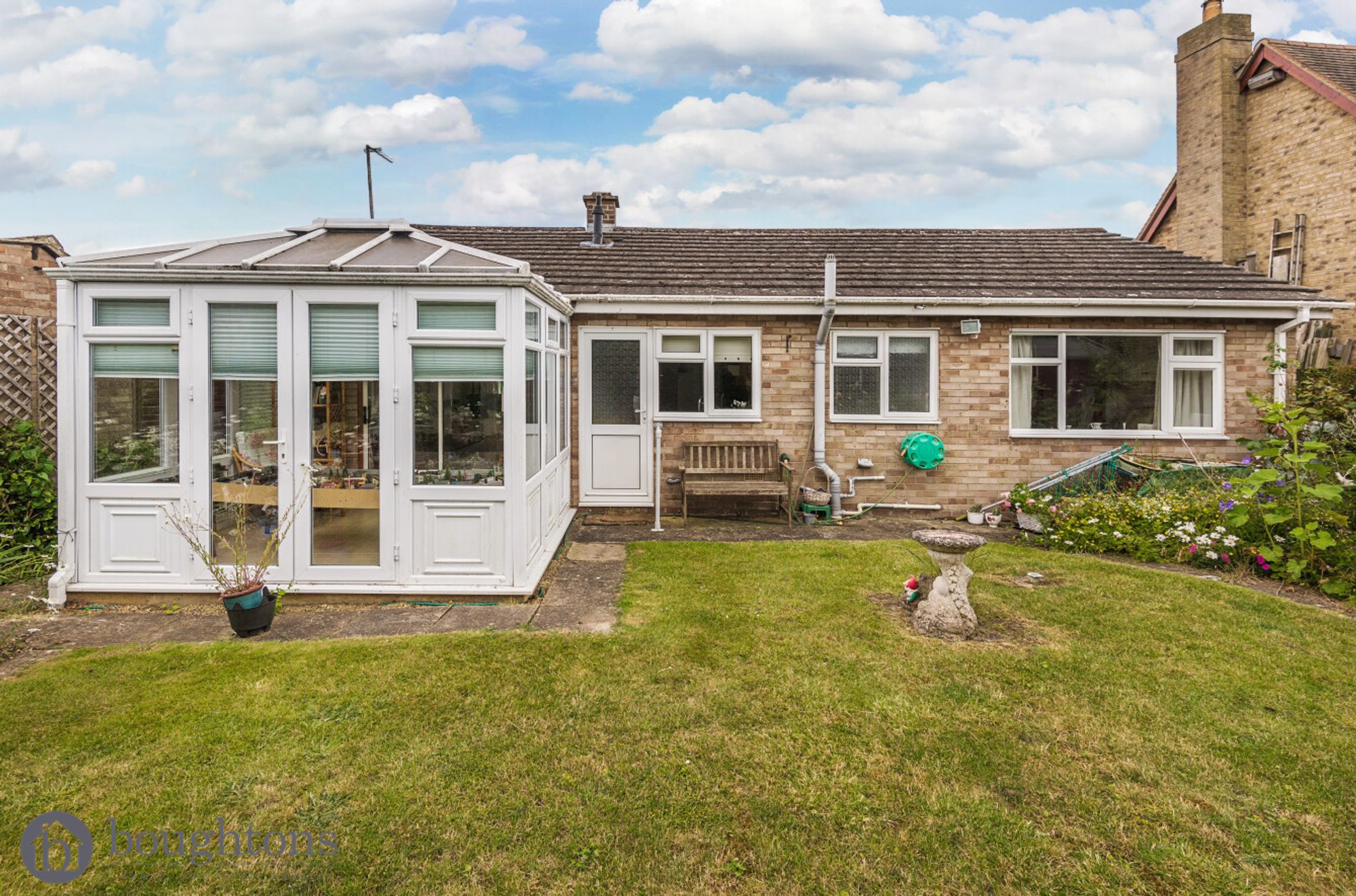 2 bed bungalow for sale in Brackley Road, Banbury  - Property Image 16