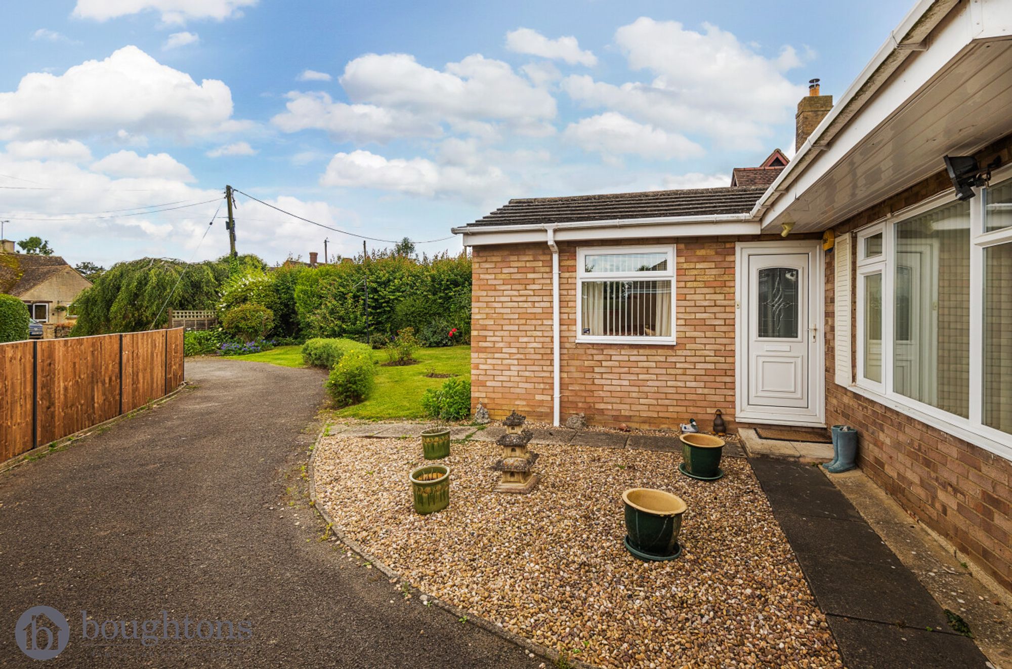 2 bed bungalow for sale in Brackley Road, Banbury  - Property Image 18