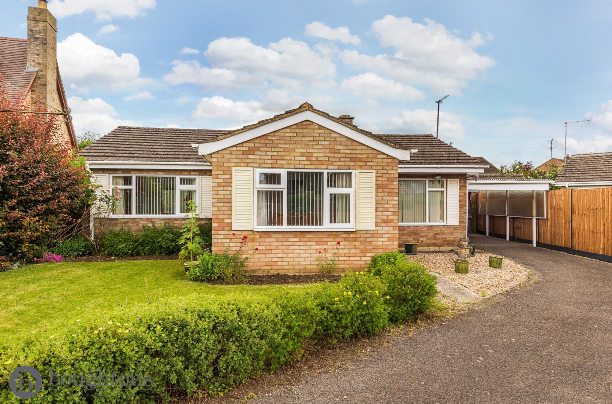 2 bed bungalow for sale in Brackley Road, Banbury  - Property Image 12