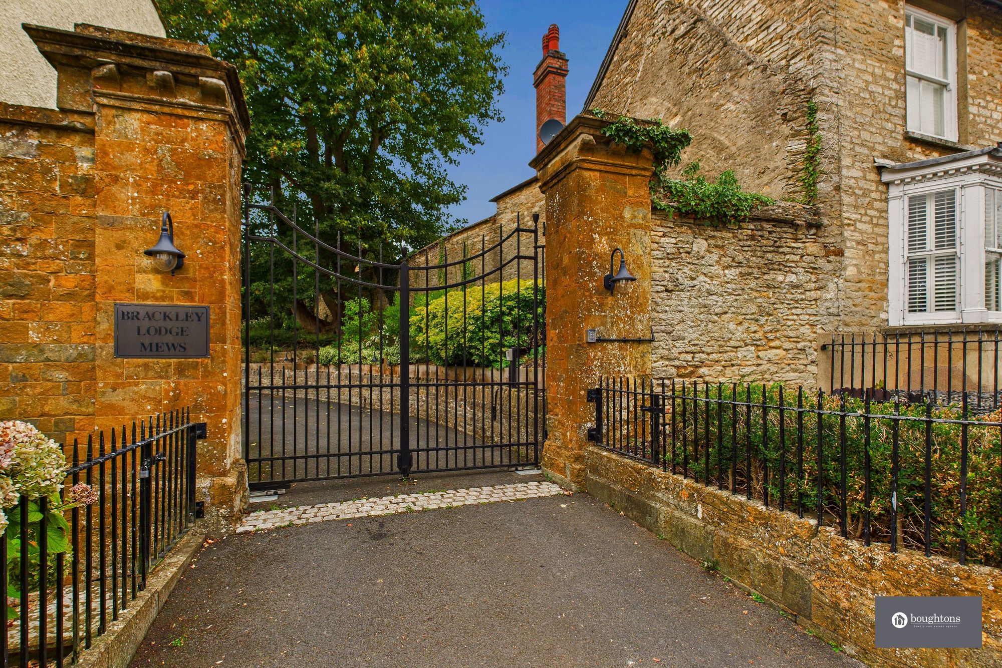 5 bed terraced house for sale in Brackley Lodge Mews, Brackley 40