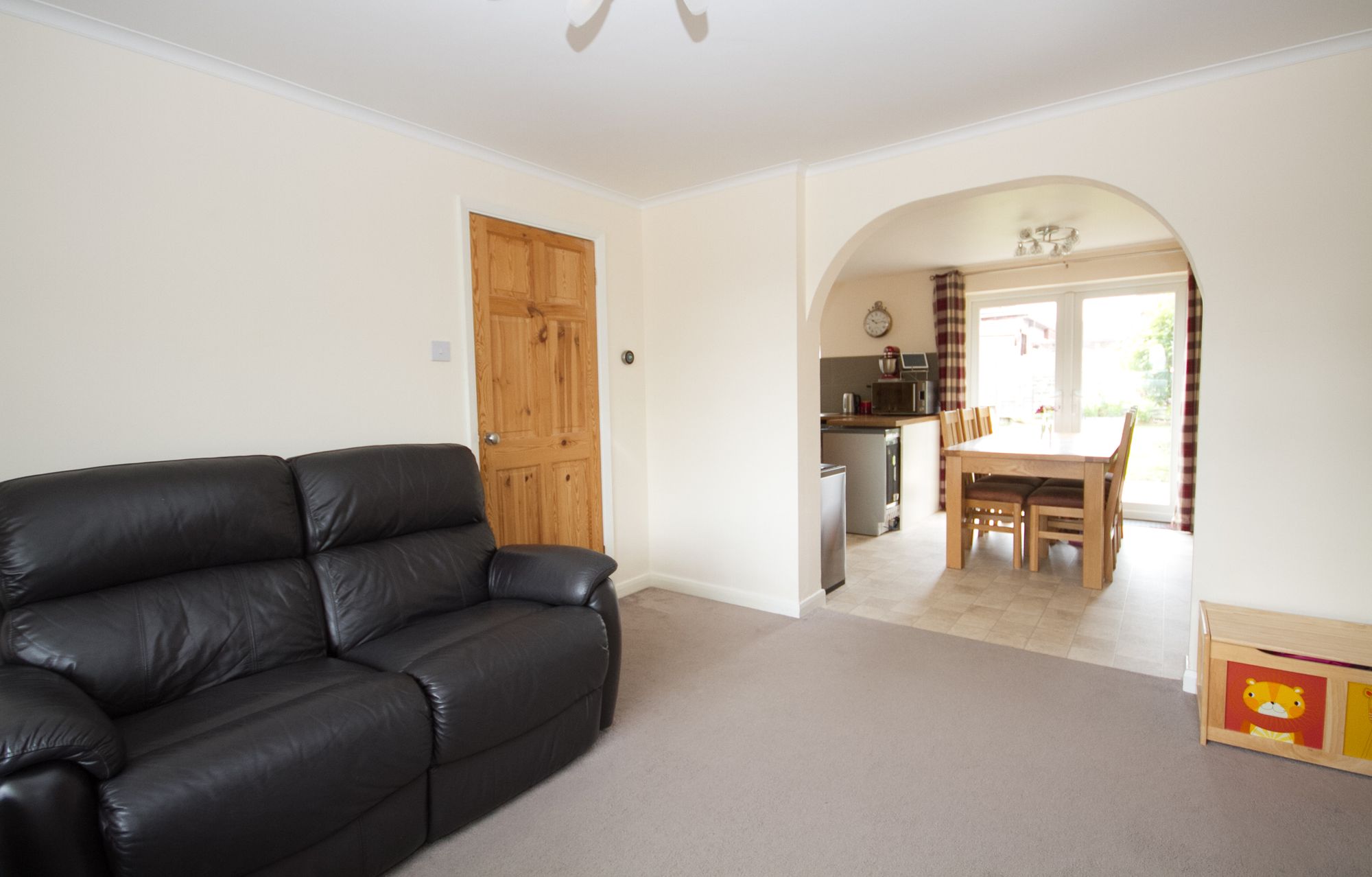 3 bed semi-detached house for sale in Glebe Drive, Brackley  - Property Image 4