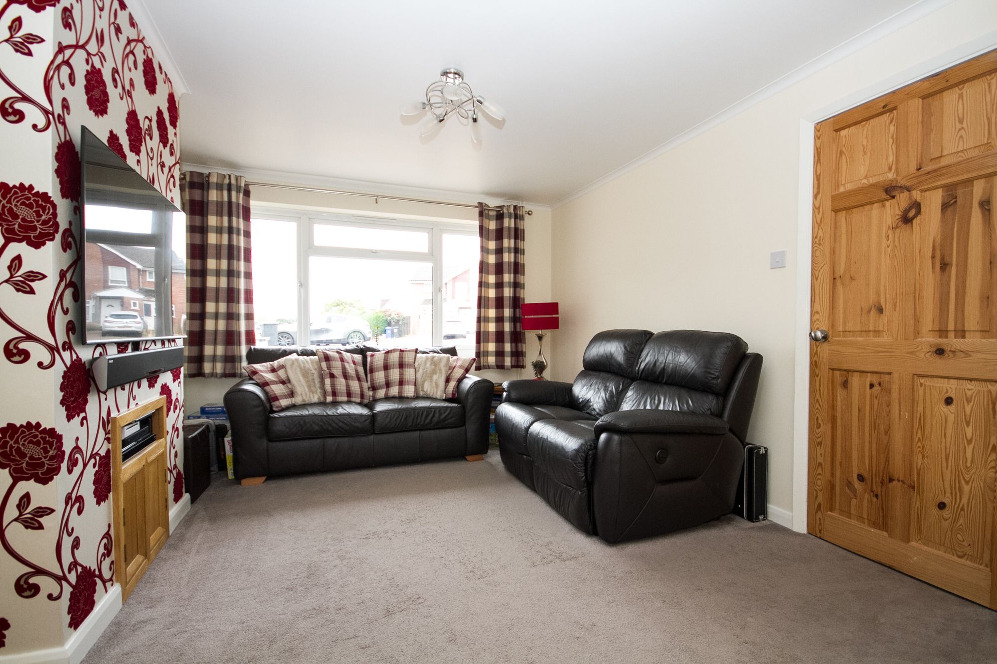 3 bed semi-detached house for sale in Glebe Drive, Brackley  - Property Image 10