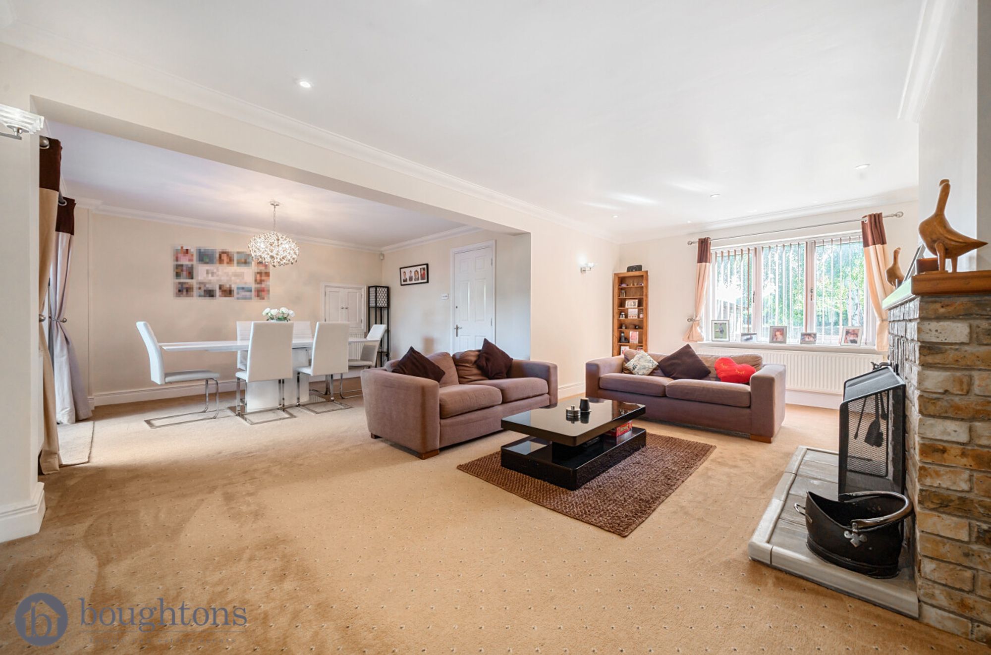 4 bed detached house for sale in Meadow Drive, Bicester  - Property Image 3