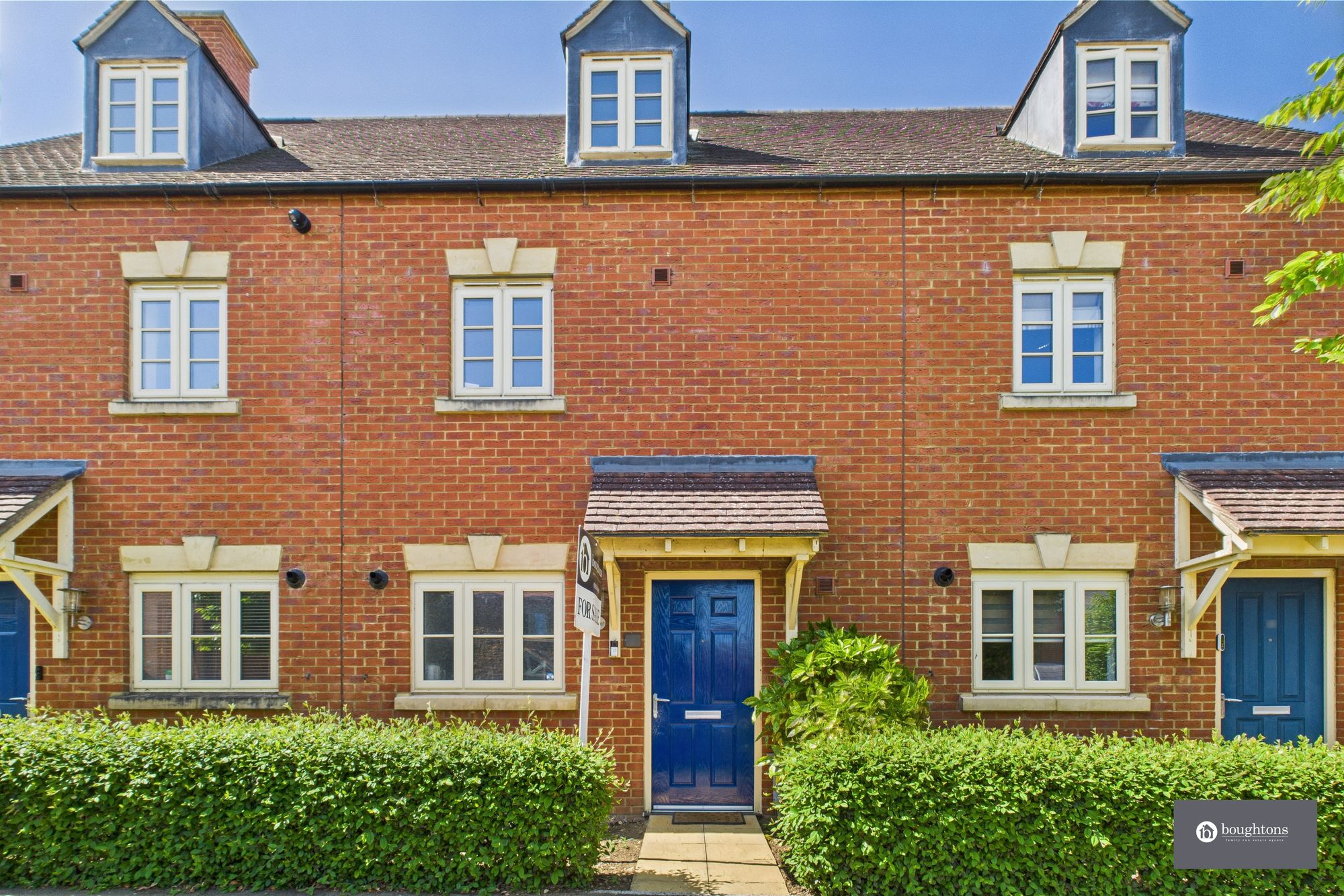 3 bed mid-terraced house for sale in Poppyfields Way, Brackley - Property Image 1