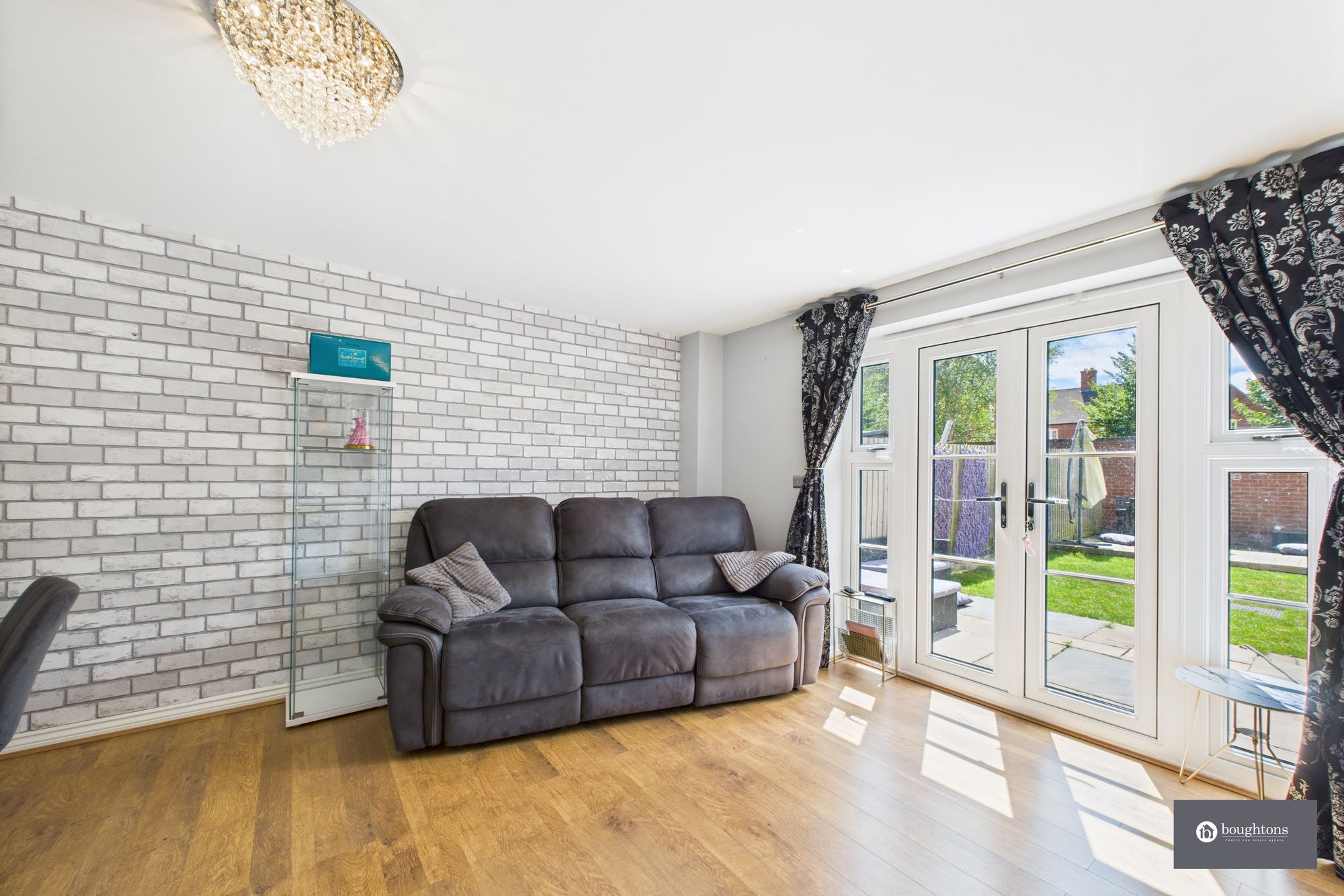 3 bed mid-terraced house for sale in Poppyfields Way, Brackley  - Property Image 3