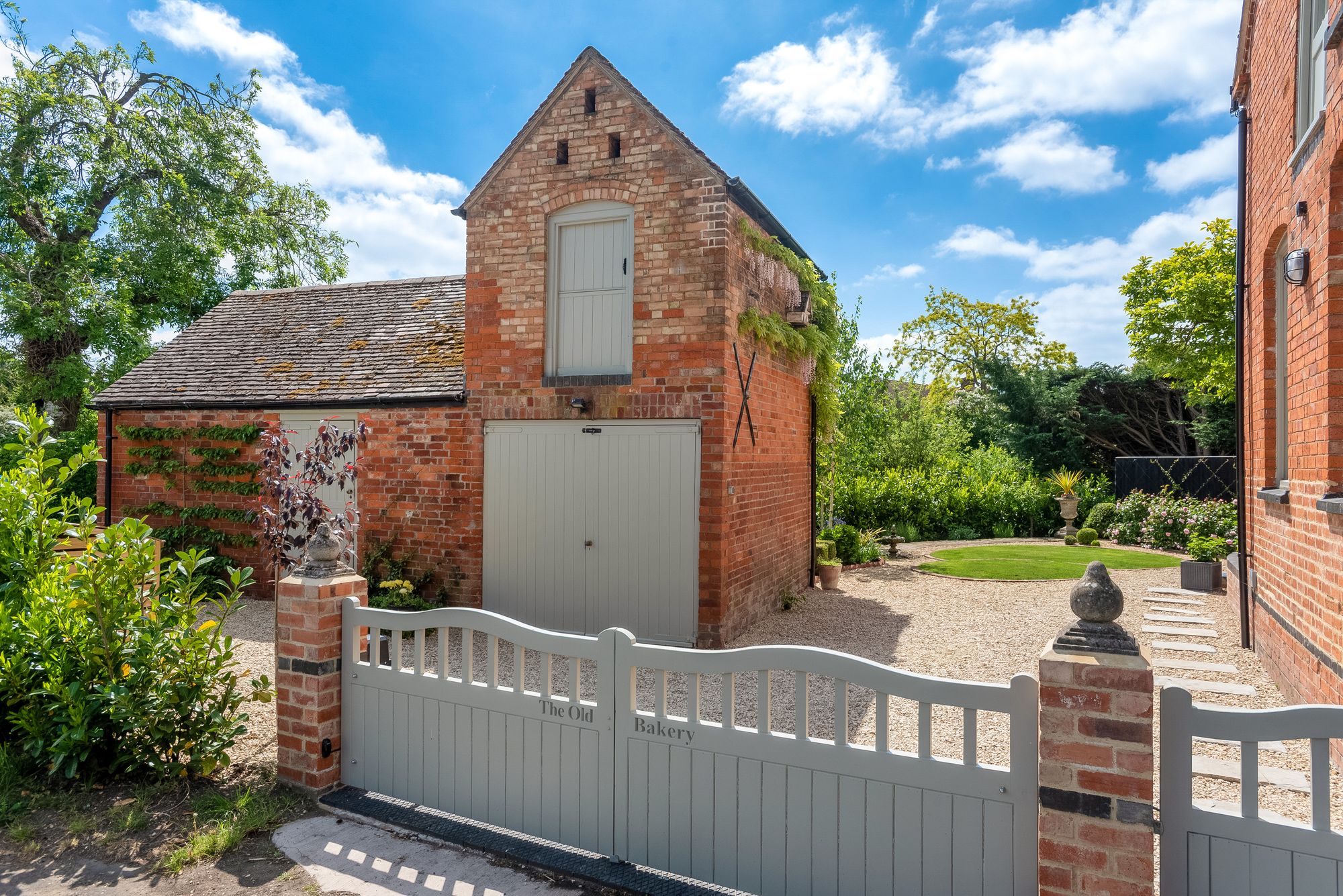 5 bed detached house for sale in Brook Lane, Charlton, WR10 23