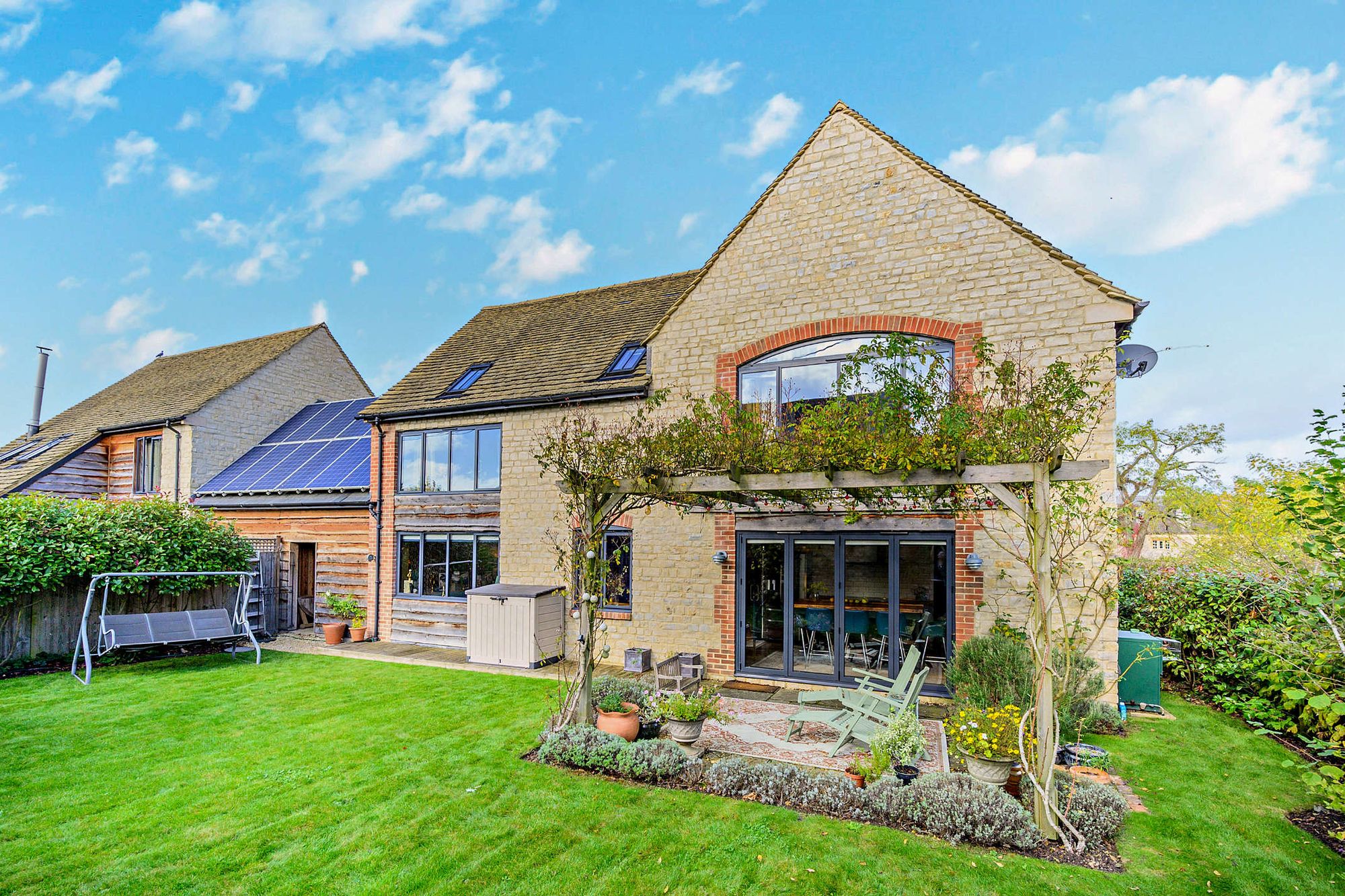 4 bed barn conversion for sale in Queen Street, Shipston-On-Stour  - Property Image 1