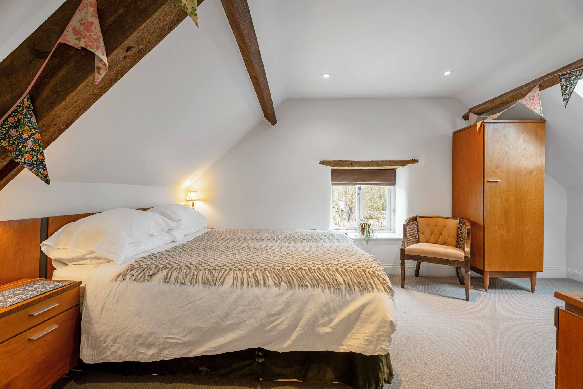 4 bed barn conversion for sale in Sutton Under Brailes, Banbury, OX15 28