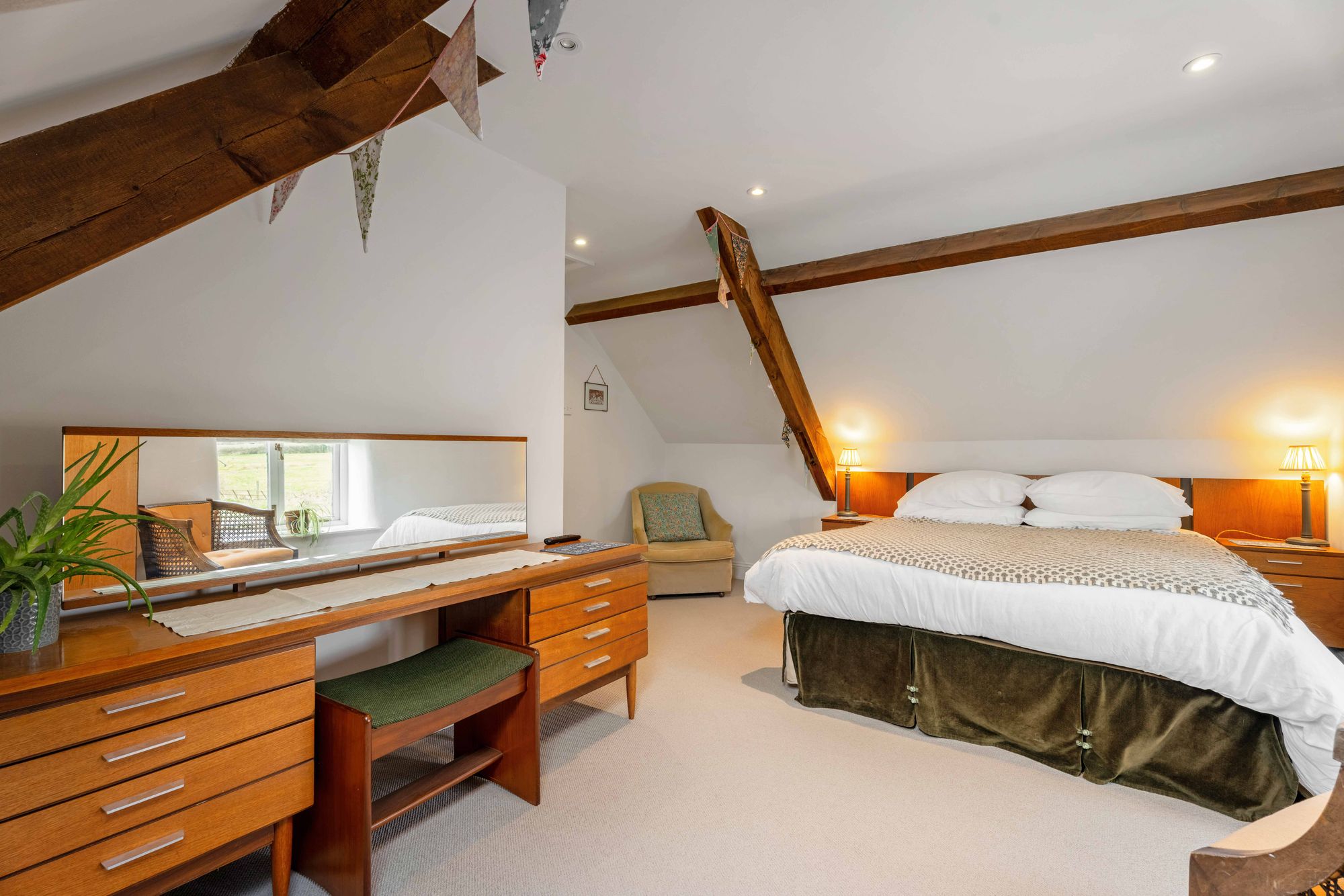 4 bed barn conversion for sale in Sutton Under Brailes, Banbury, OX15 27