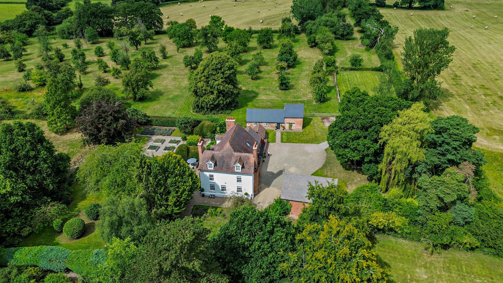 6 bed detached house for sale in Cutnall Green, Droitwich  - Property Image 33