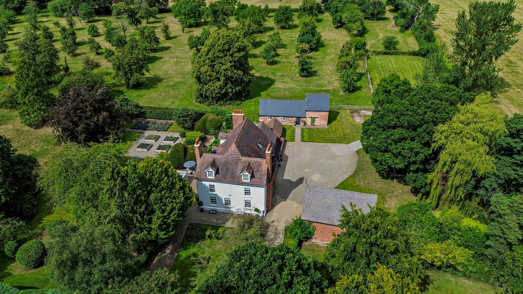 6 bed detached house for sale in Cutnall Green, Droitwich  - Property Image 4