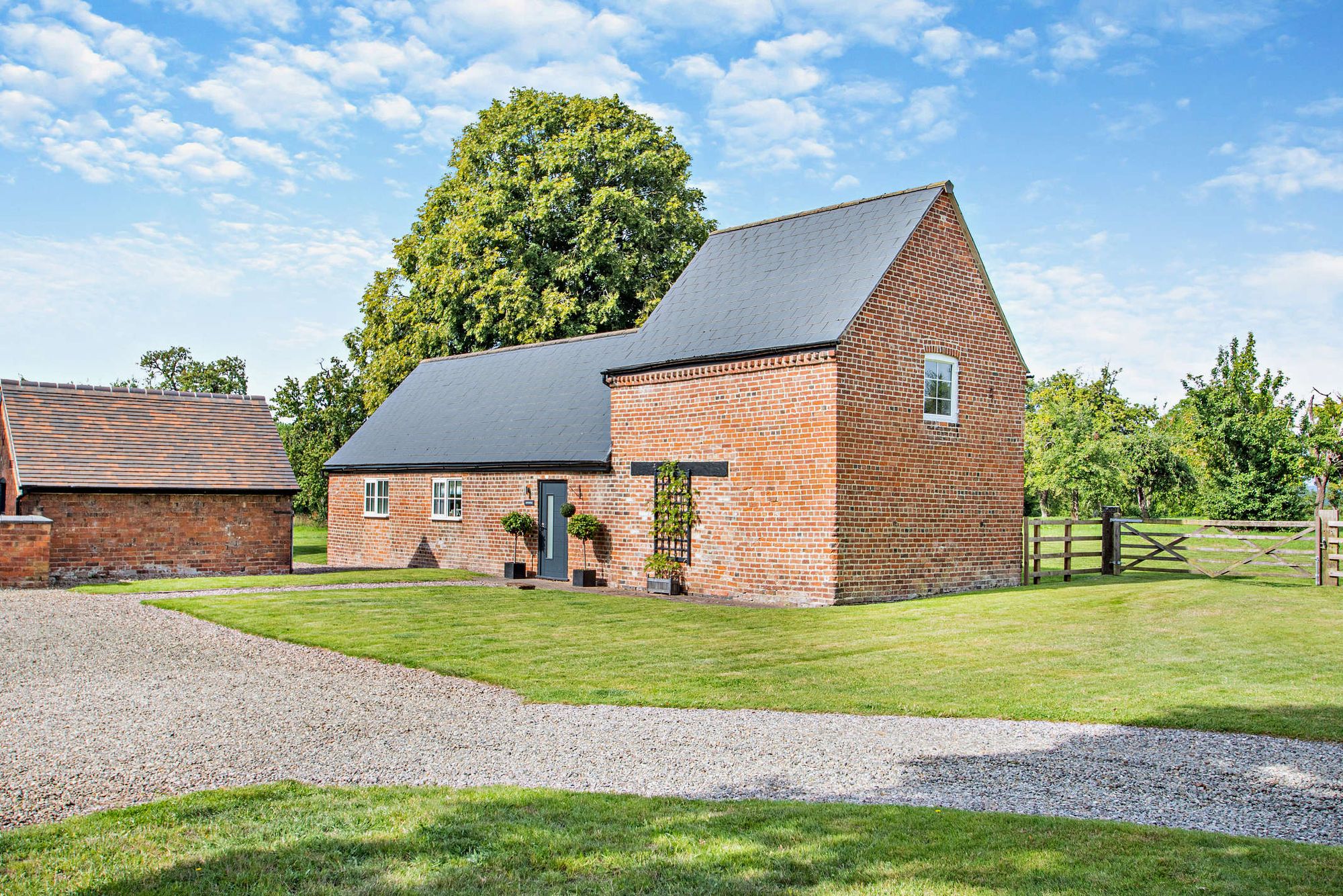 6 bed detached house for sale in Cutnall Green, Droitwich  - Property Image 40