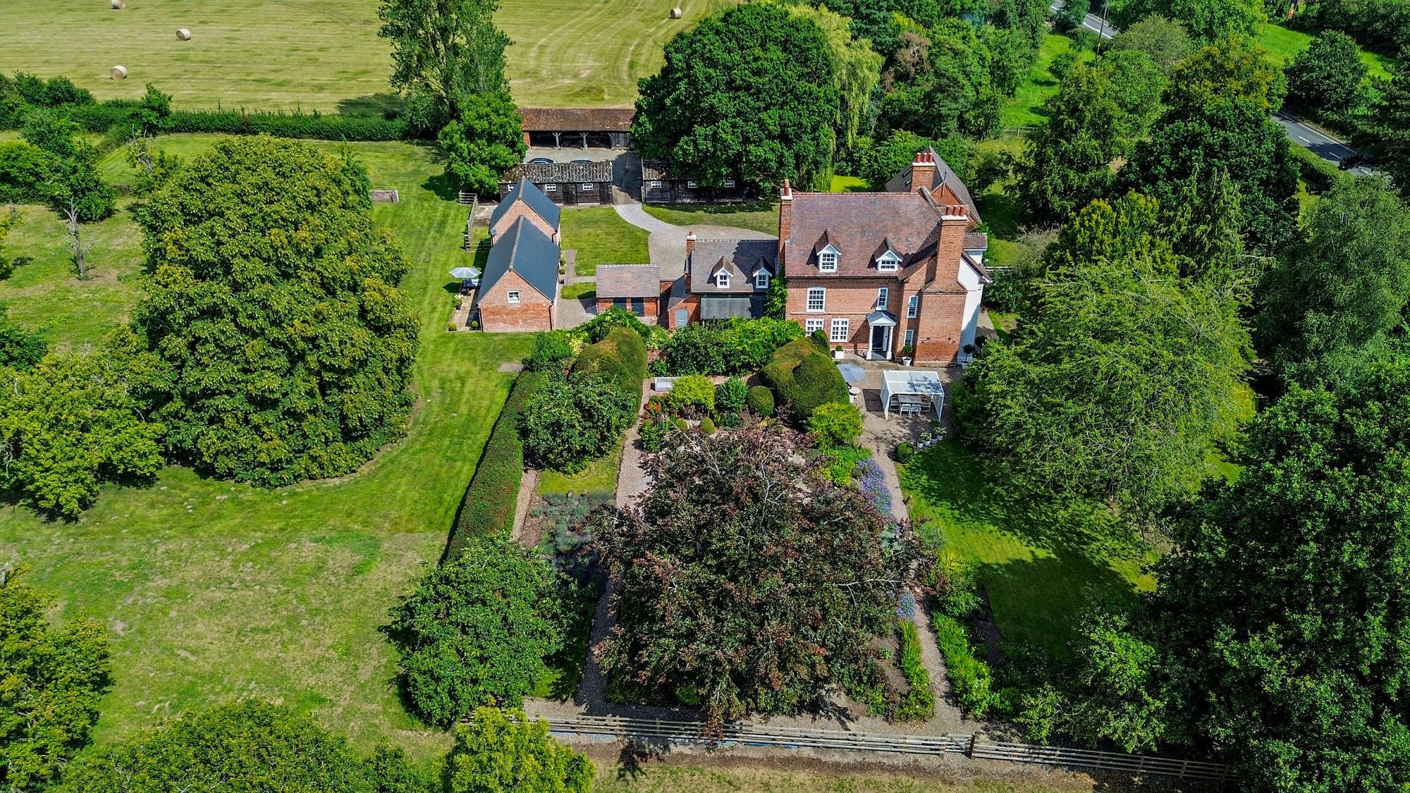 6 bed detached house for sale in Cutnall Green, Droitwich  - Property Image 29