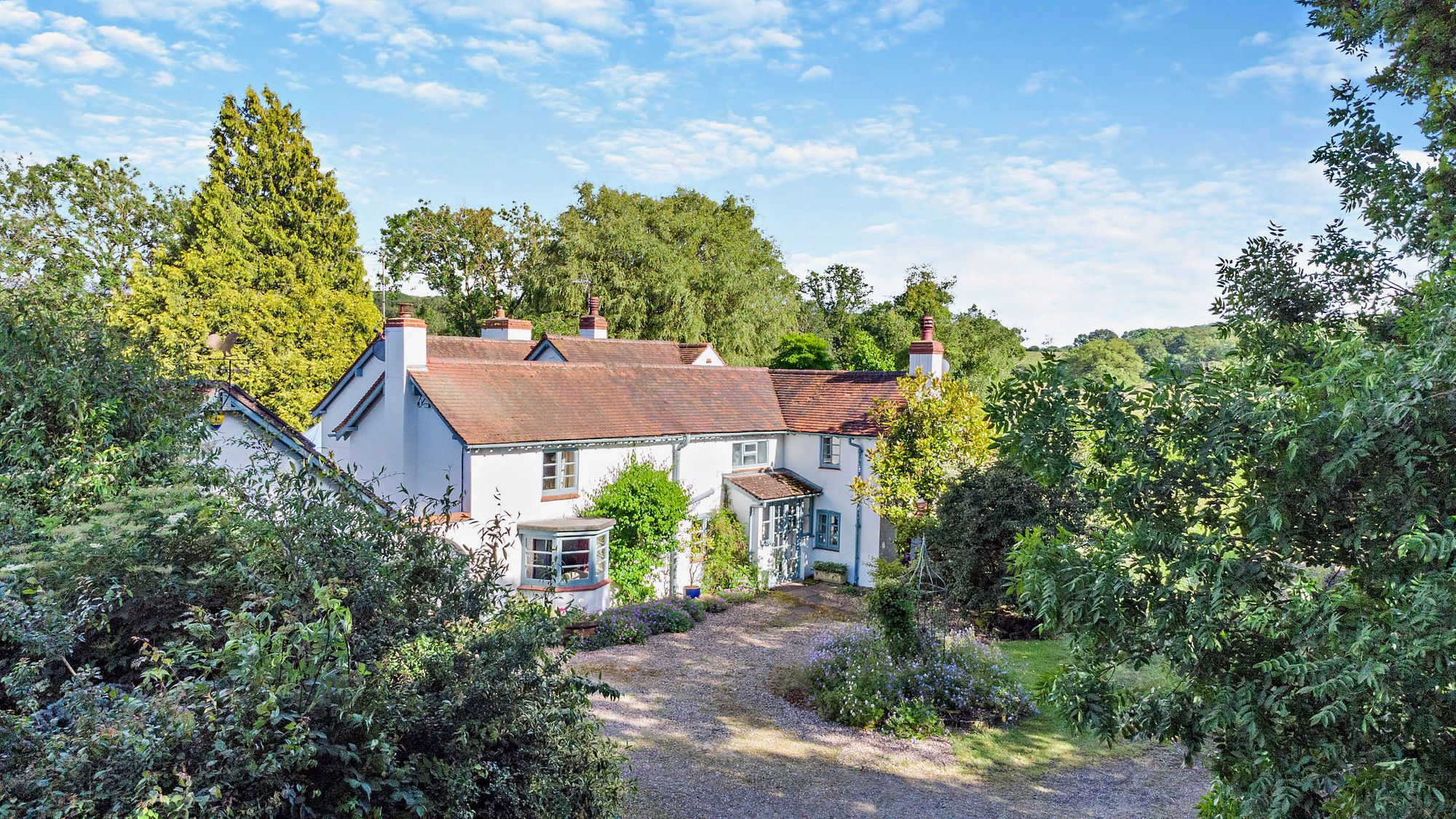 6 bed detached cottage for sale in Earls Common Road, Redditch  - Property Image 1