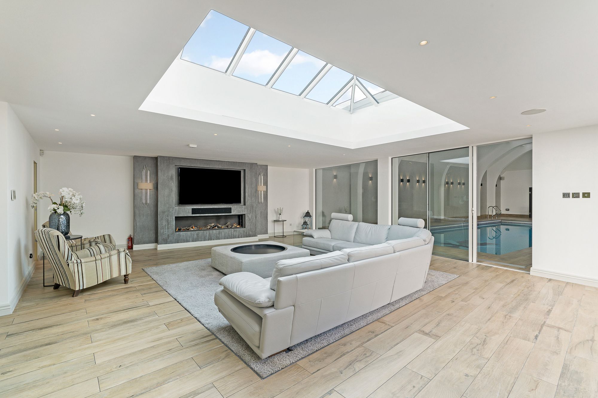 6 bed detached house for sale in Windmill Lane, Barnet, EN5 7