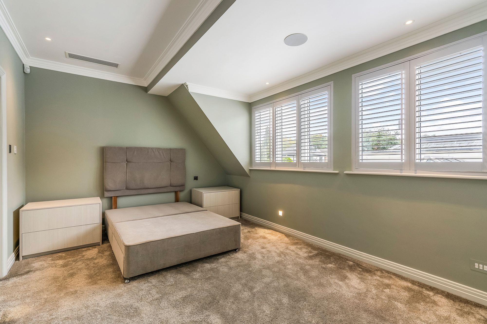 6 bed detached house for sale in Windmill Lane, Barnet, EN5 55