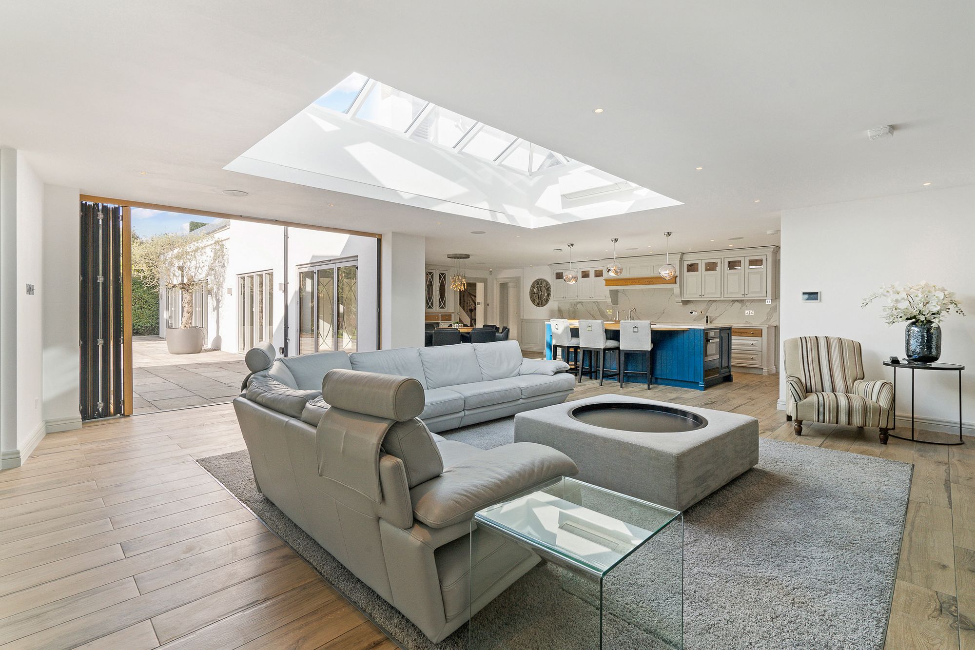 6 bed detached house for sale in Windmill Lane, Barnet, EN5 14