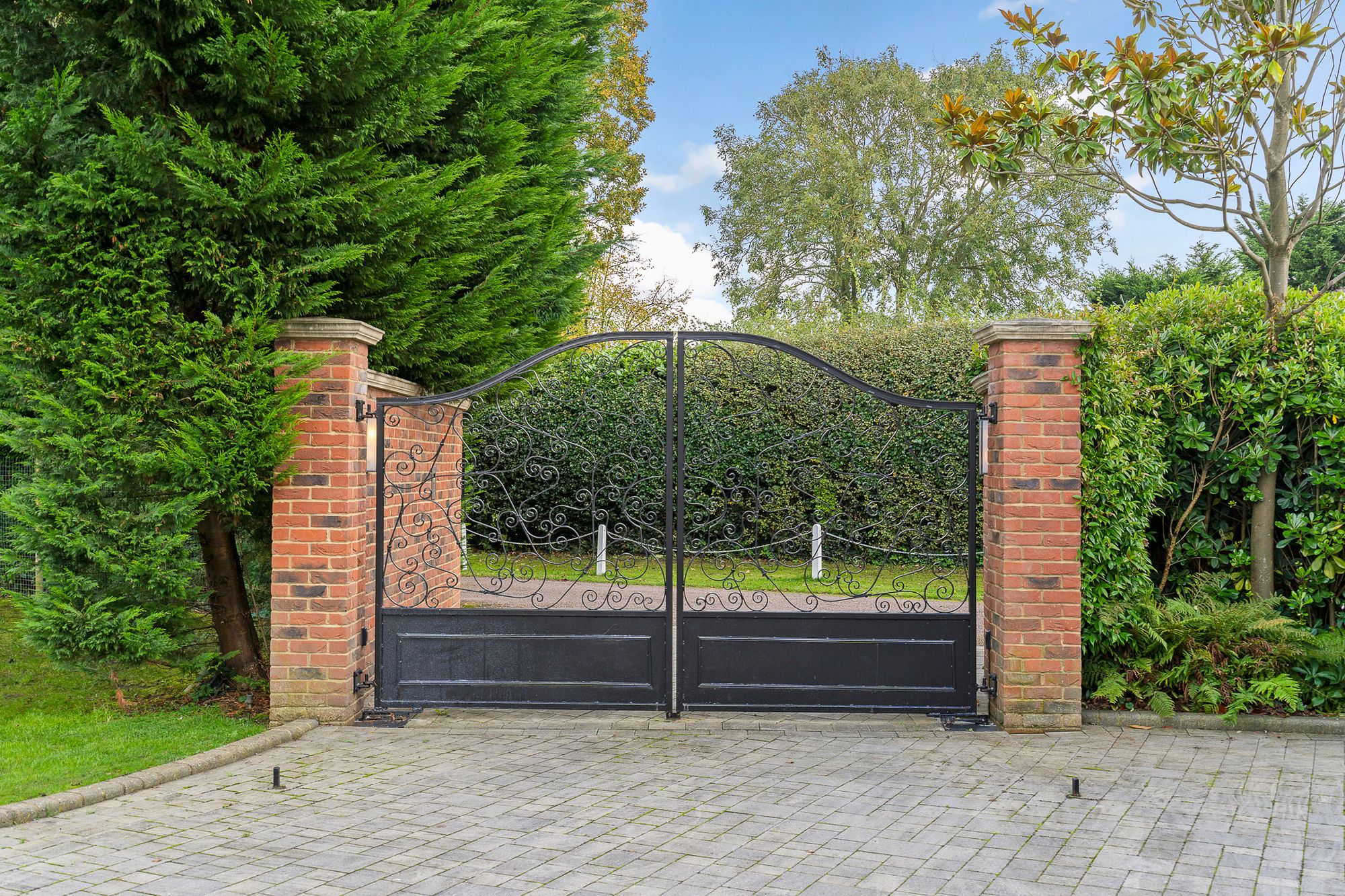 6 bed detached house for sale in Windmill Lane, Barnet, EN5 58