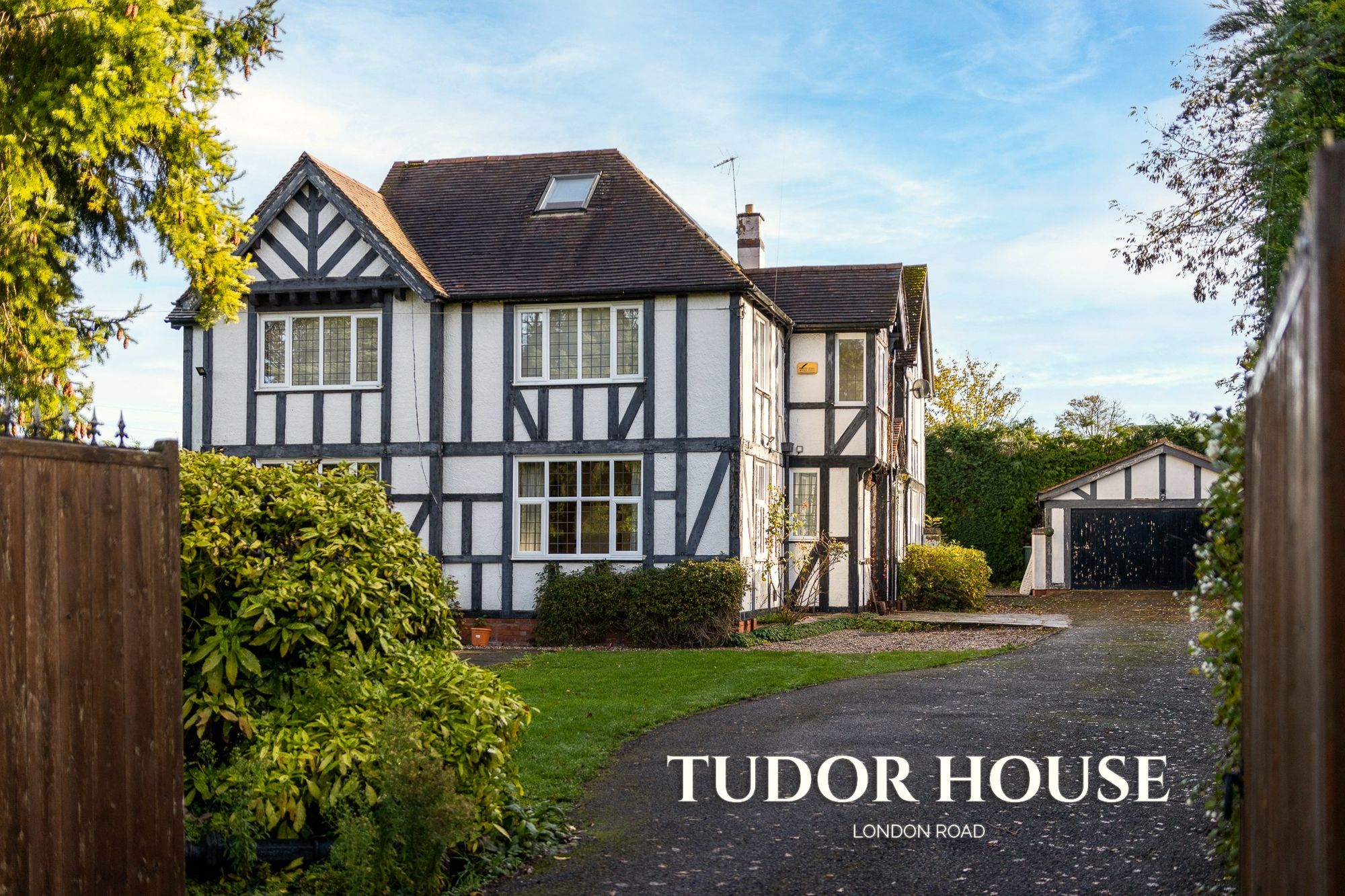 5 bed detached house for sale in Red Hill Lane, Worcester, WR5  - Property Image 1