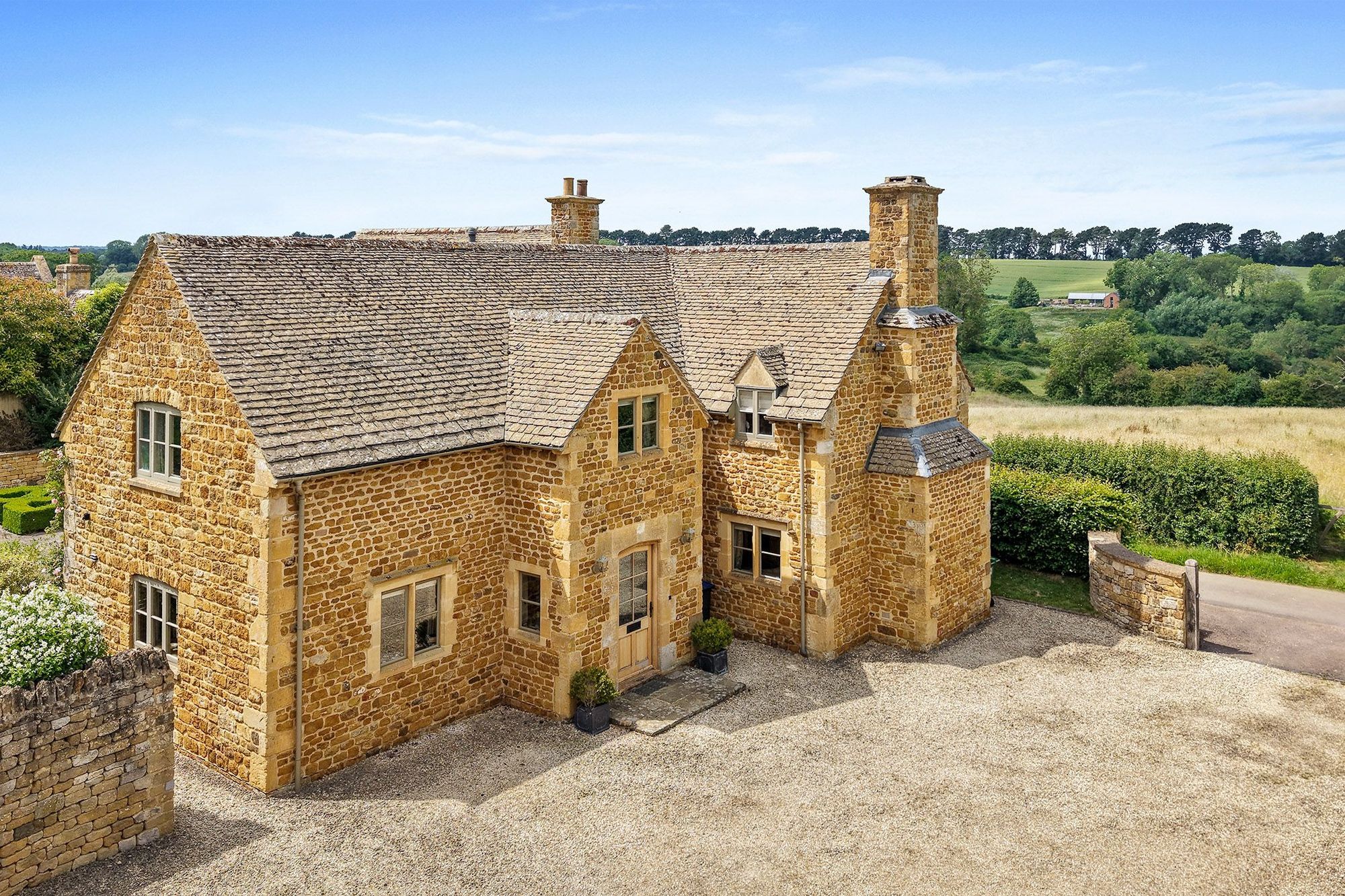 5 bed detached house for sale in Barton-On-The-Heath, Moreton-In-Marsh - Property Image 1